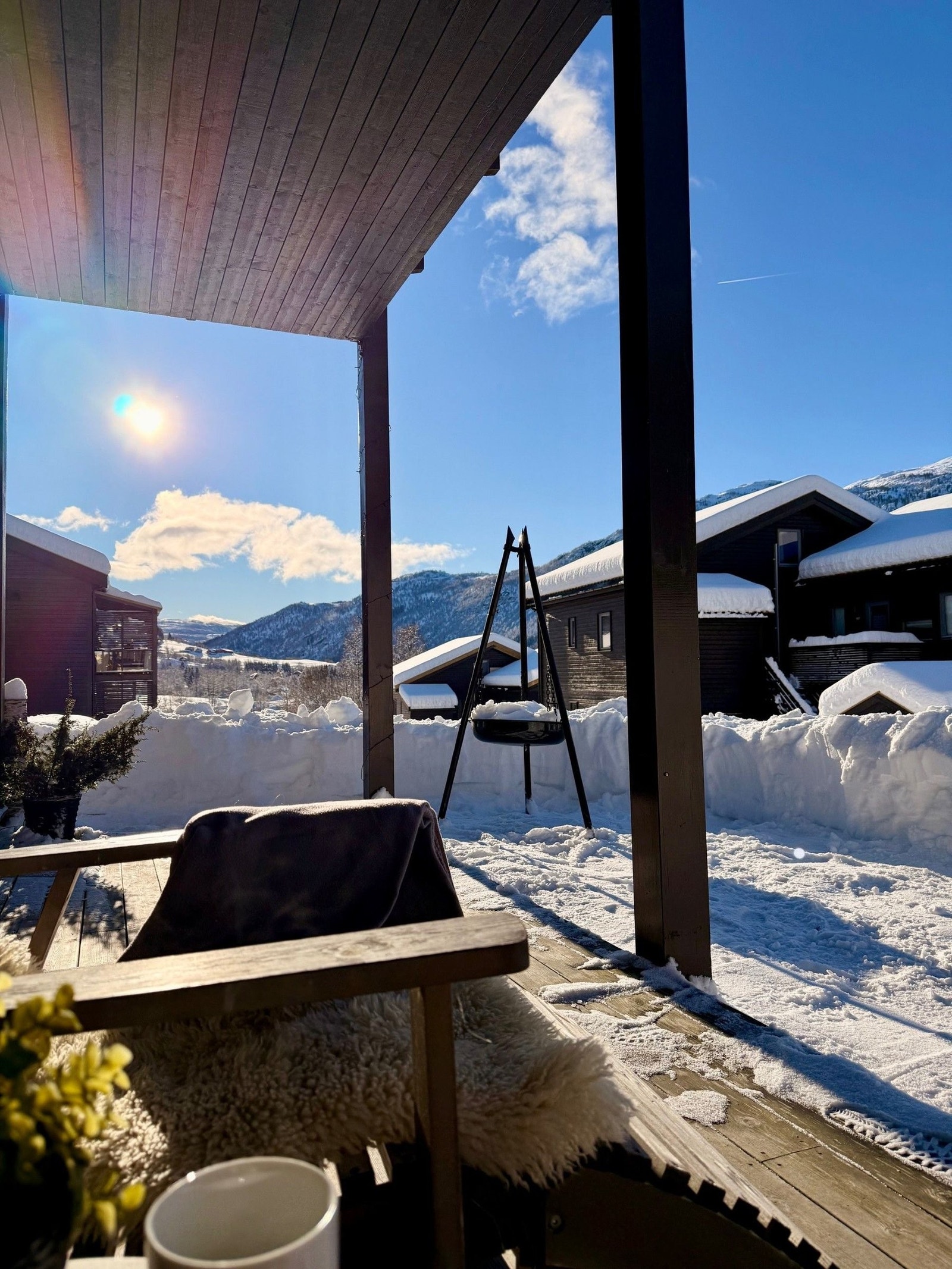 Lun, solrik og skjermet uteplass Galleribilde
