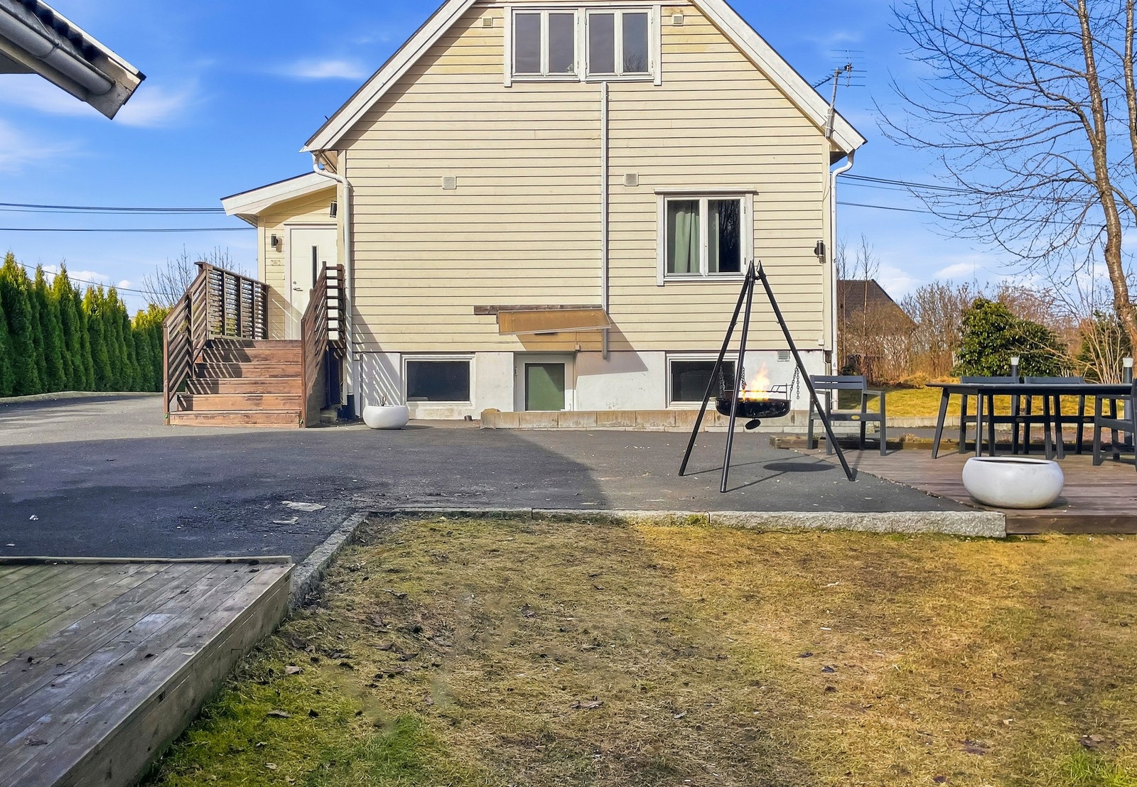 Innholdsrik bolig over 3 plan i et hyggelig og barnevennlig boligområde. Galleribilde