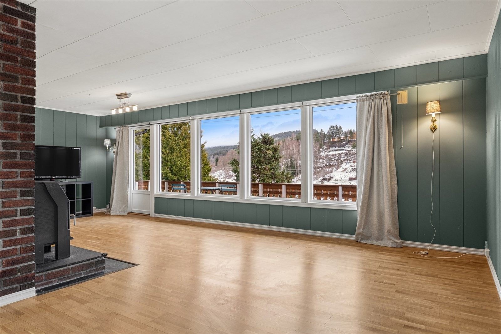 Gode vindusflater sørger for at rommet får godt med naturlig lys. Galleribilde