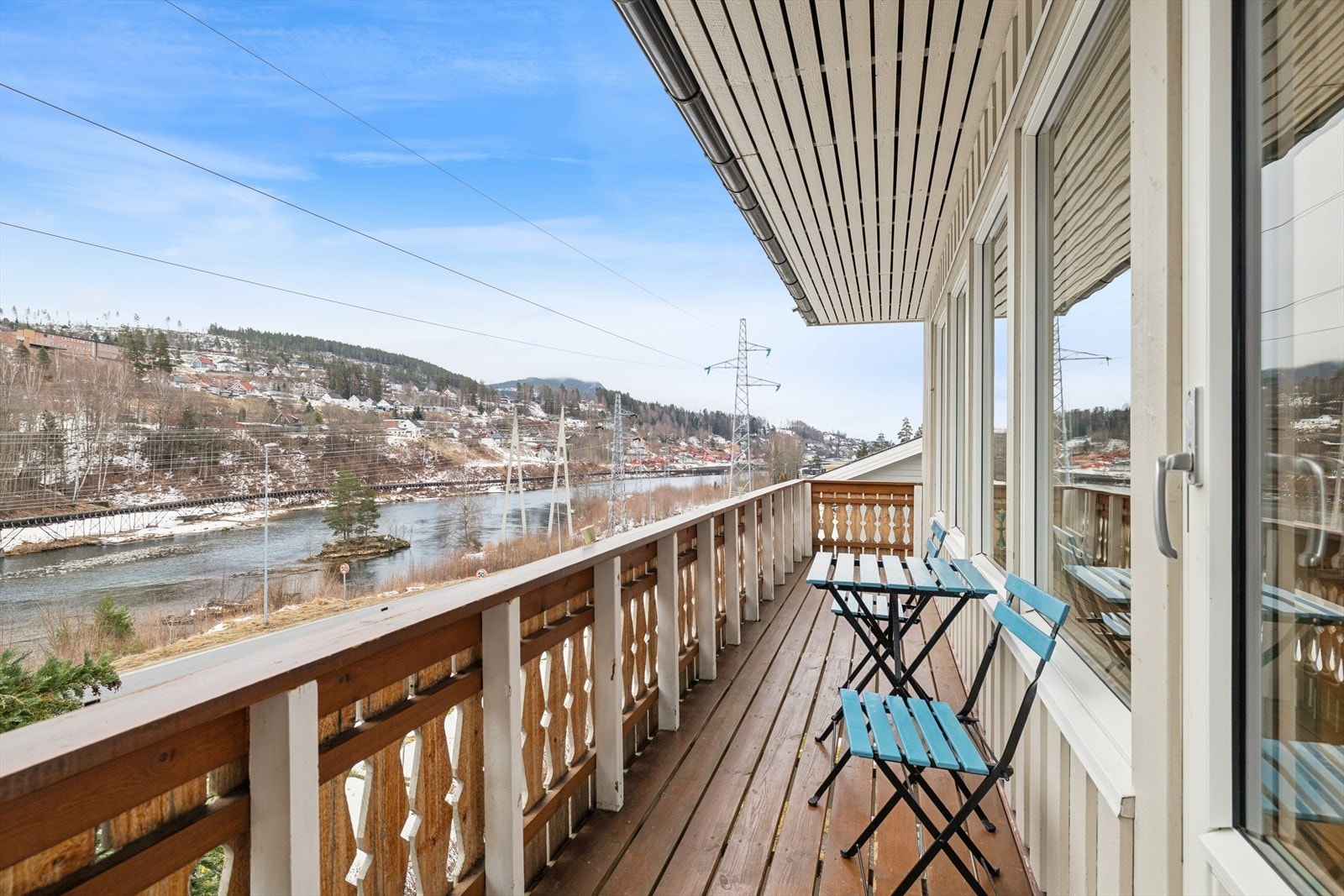 Her er det plass for enkelt utemøblement. Galleribilde