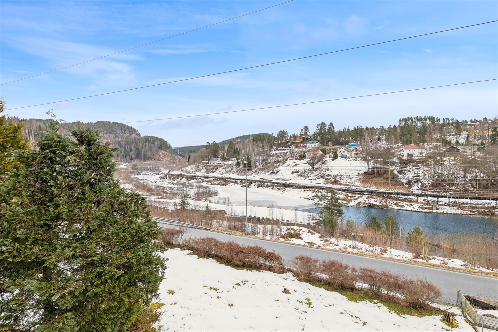 Herlig utsikt mot Tinnelva og nærområdet. Galleribilde
