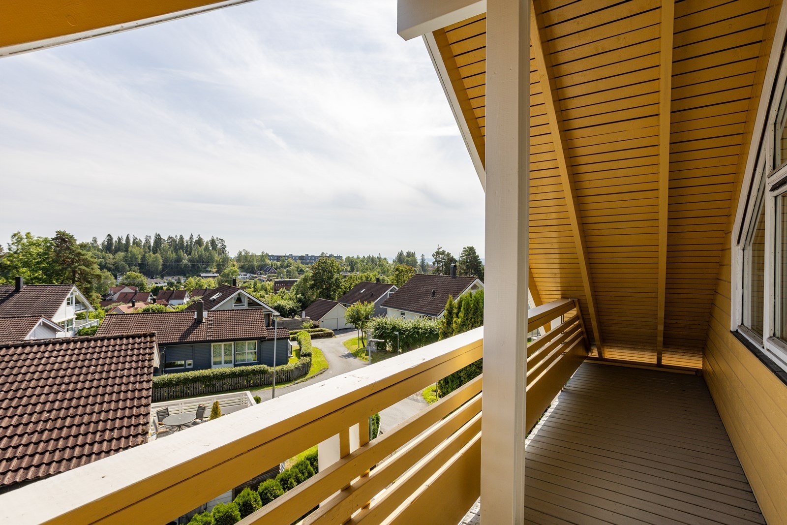 Koselig veranda med flott utsikt. Galleribilde