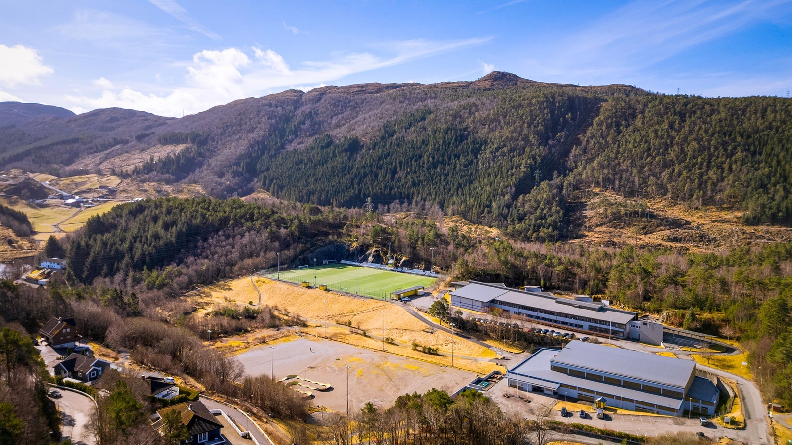 Like ved ligger også Flaktveit Stadion og Breimyra skole samt Flaktveithallen Galleribilde