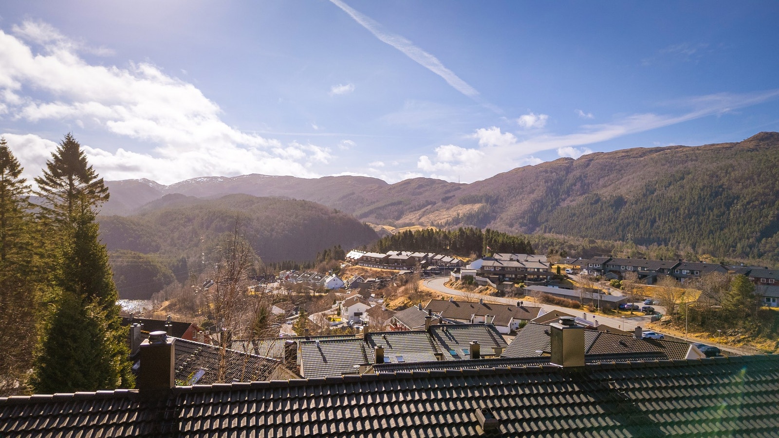 Fra boligen har man en praktfull utsikt over byfjellene og nærområdet Galleribilde