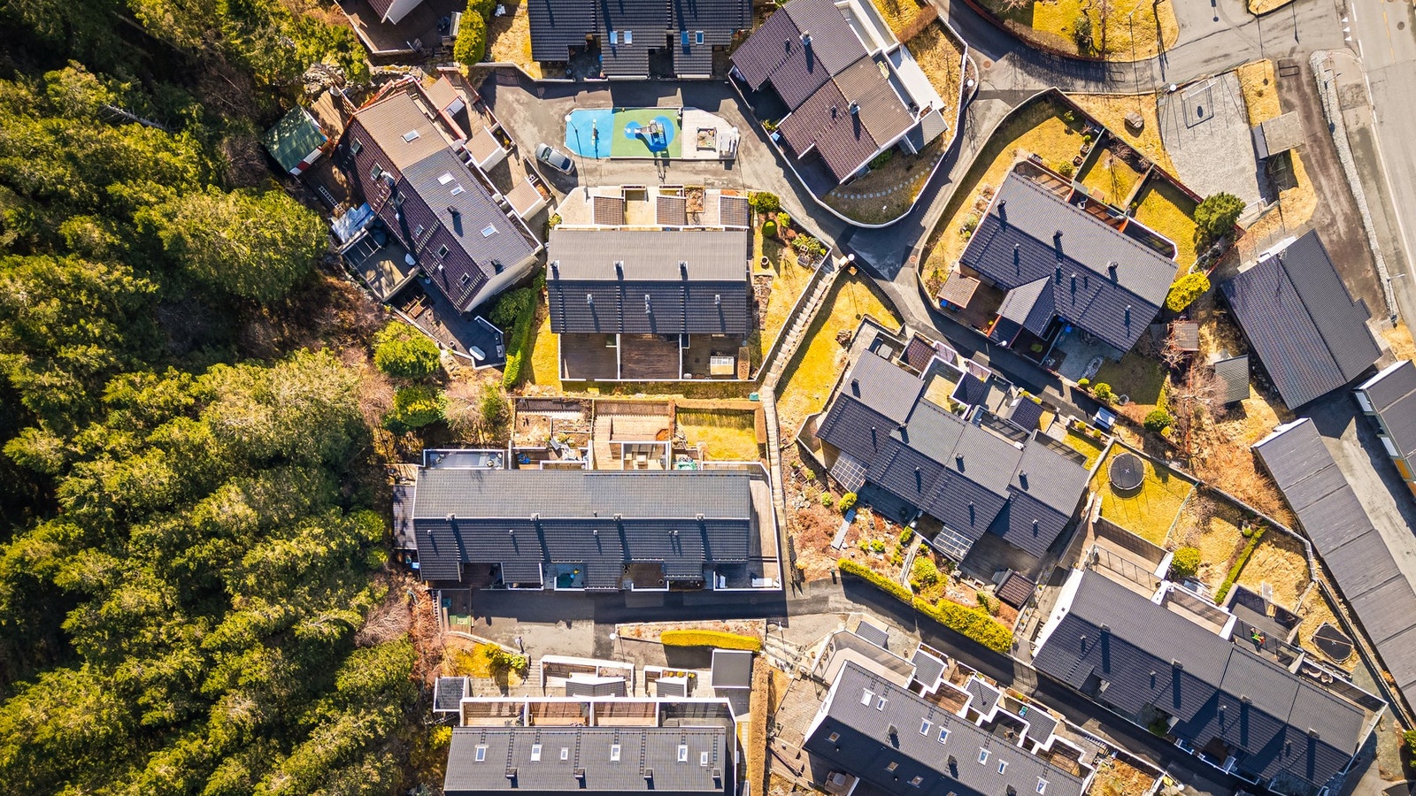 Utvendig bod på 3 kvm på boligens langside Galleribilde