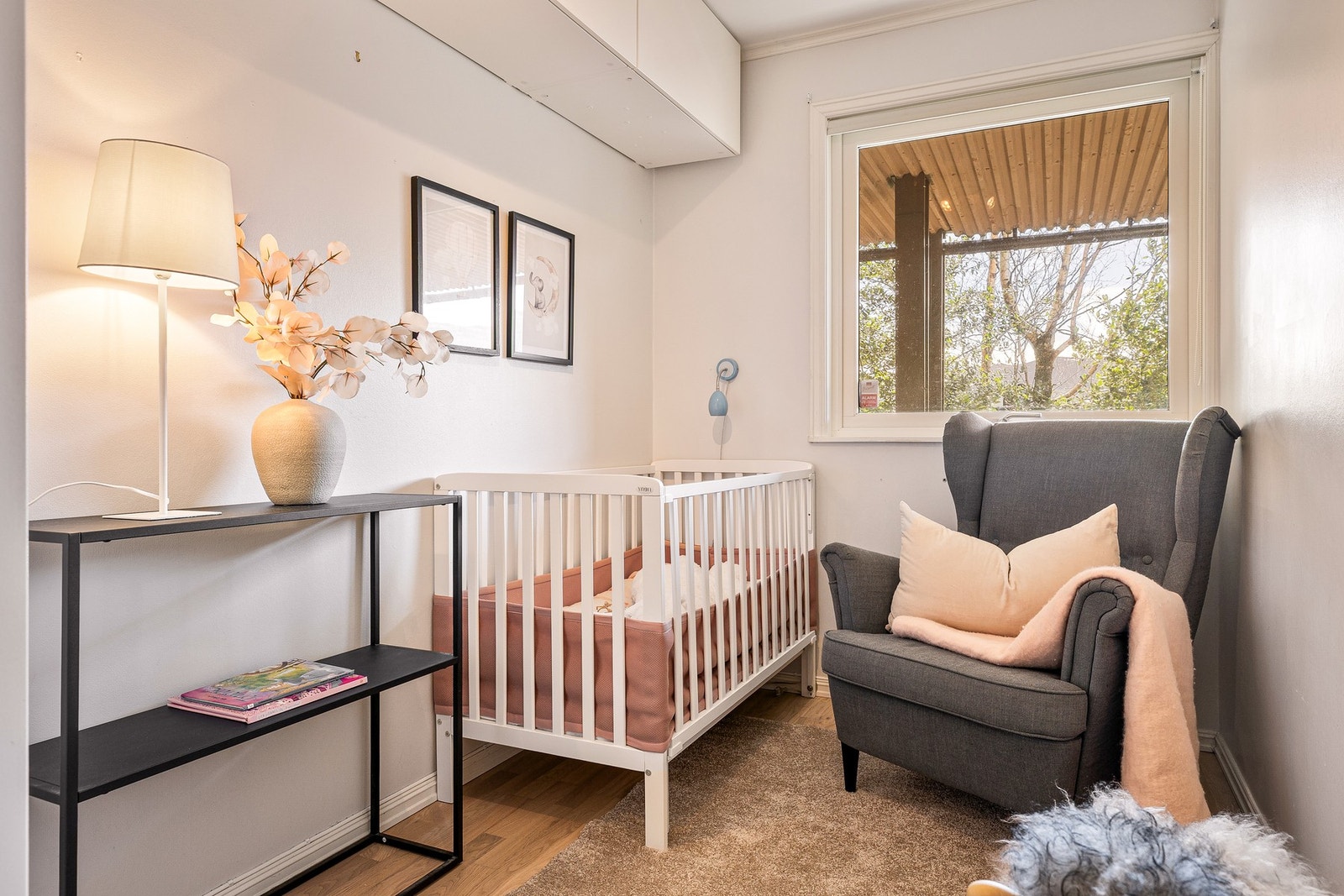 Soverom nr 2 er på 6,6 kvm og er et praktisk barnerom vegg i vegg med hovedsoverom Galleribilde