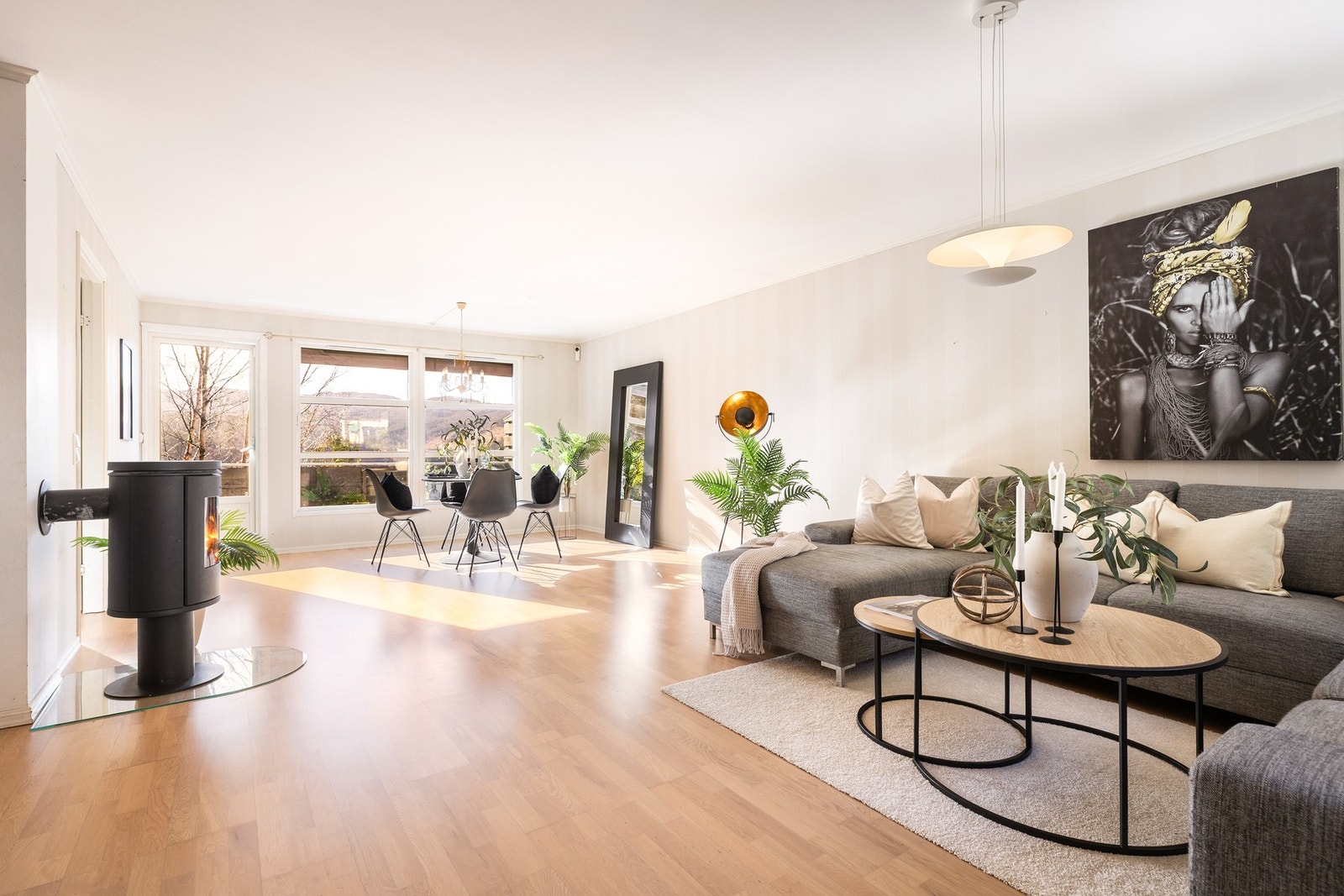 Velkommen til Flaktveit og dette flotte enderekkehuset Galleribilde