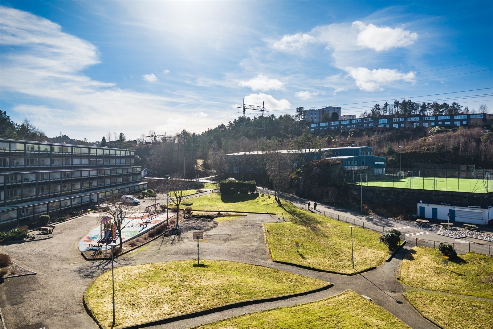 - Merk kort avstand til fasiliteter som fotballbane og idrettsanlegg - Galleribilde