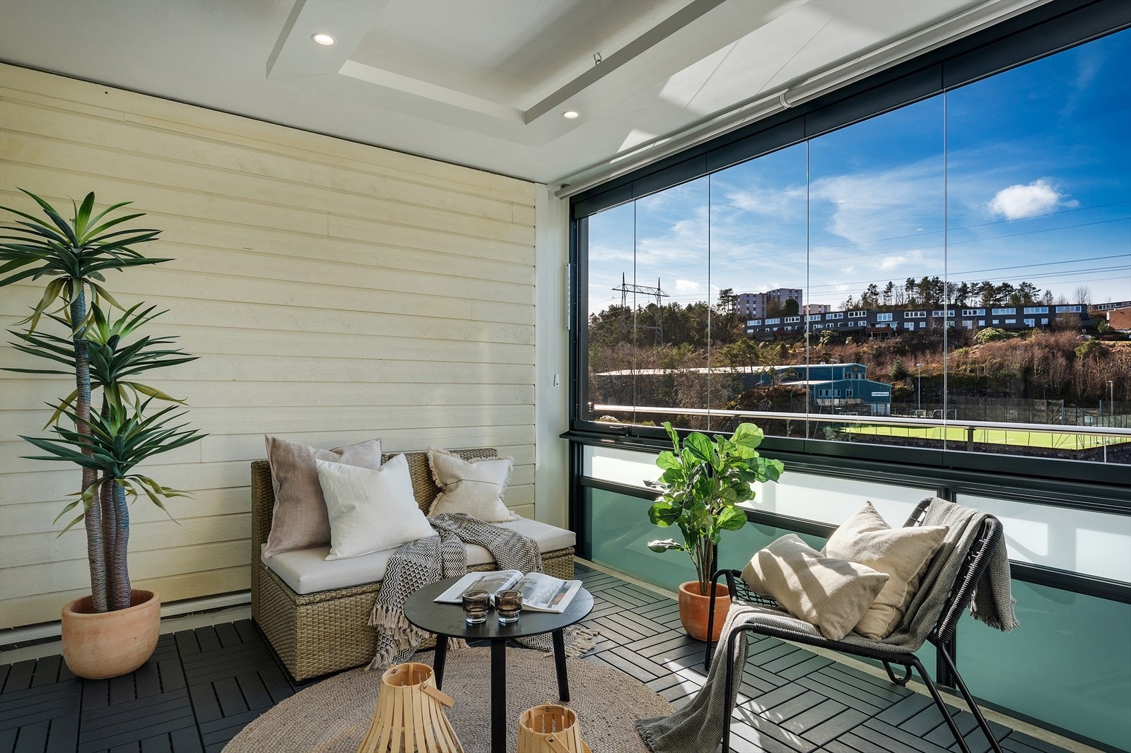 - En flott 2-roms beliggende i ettertraktet borettslag. Med innglassert balkong på hele 21,4 m - Galleribilde