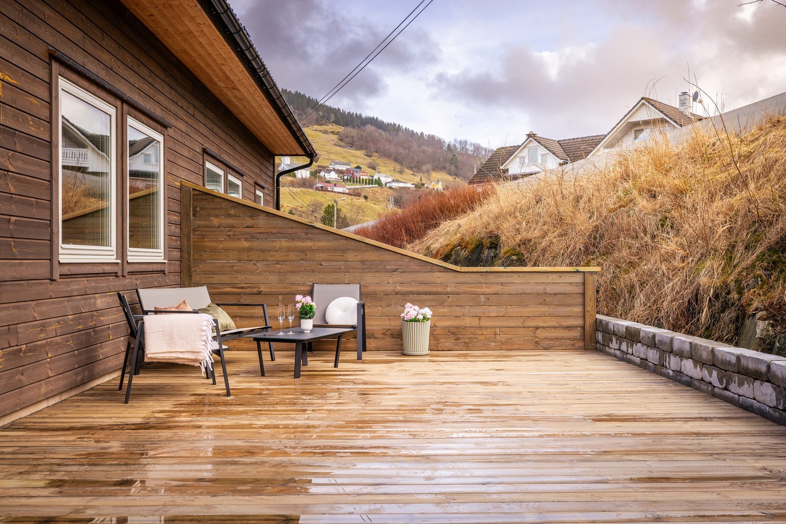 Terrassen på baksiden er ca. 33 kvm stor. Galleribilde