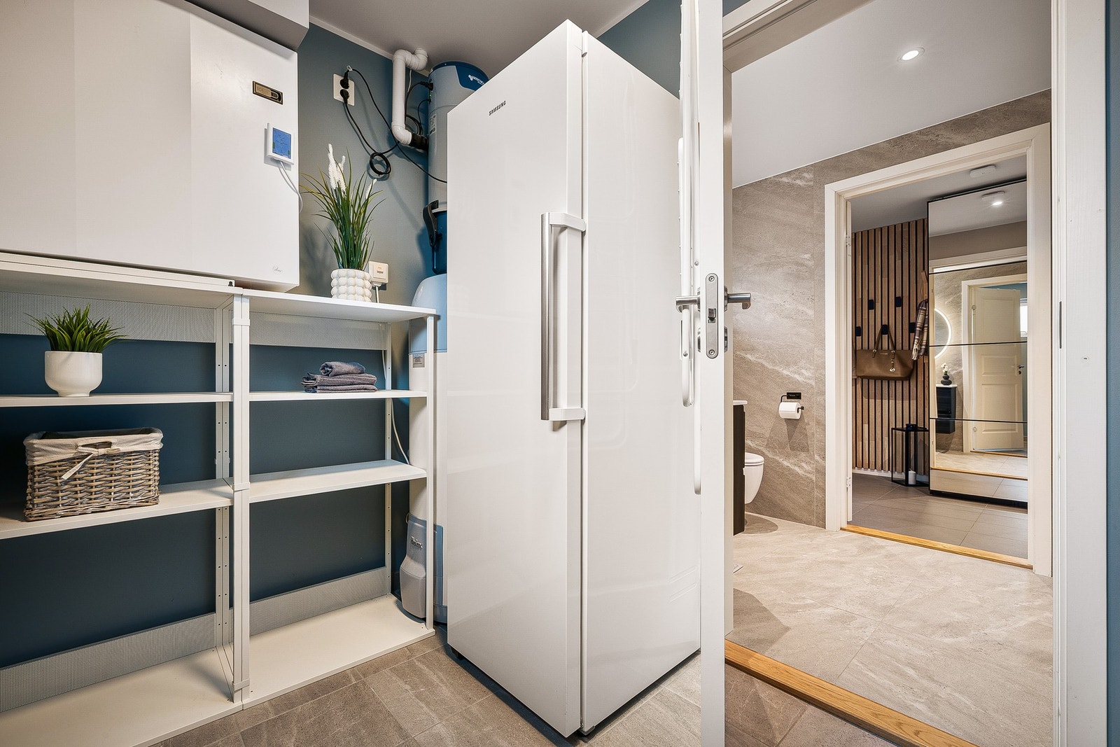 Både badet og vaskerommet har varmekabler i gulv. Galleribilde