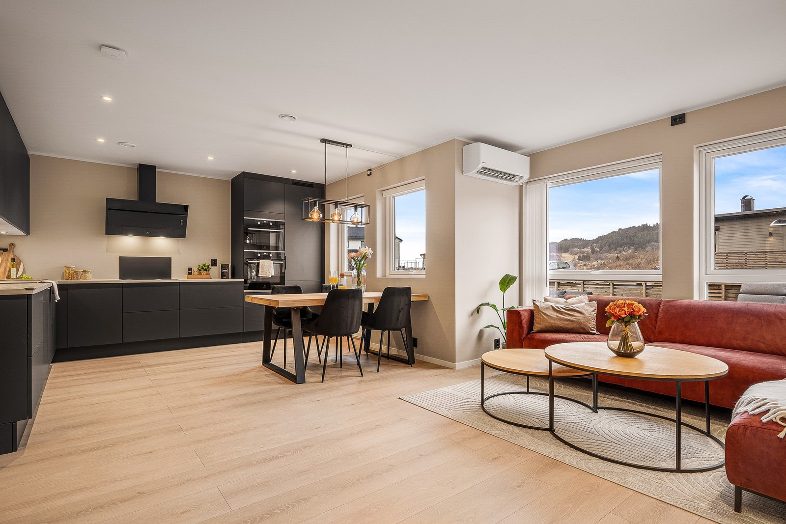 Velkommen til Fuglevikvegen 10B - En attraktiv og moderne bolig med flott beliggenhet! Galleribilde