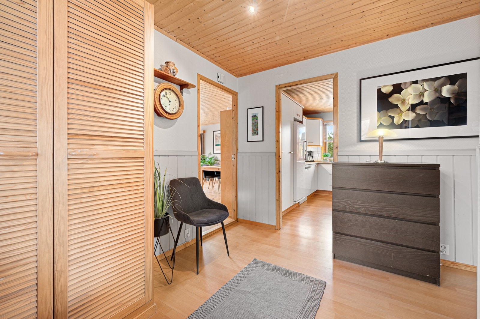 Her har man også plass til garderobeløsning og annen oppbevaring. Galleribilde