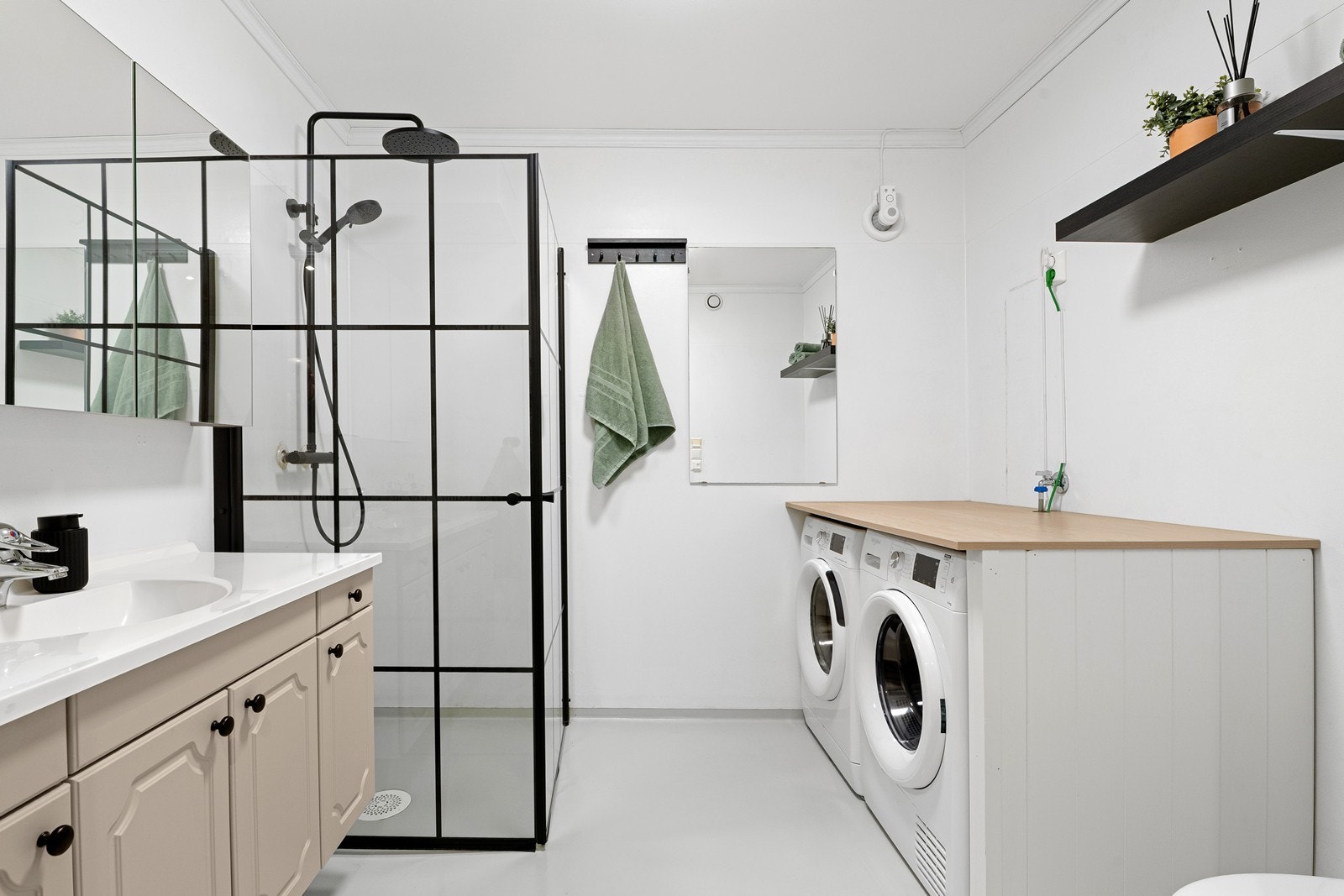 Tidløst bad. Galleribilde