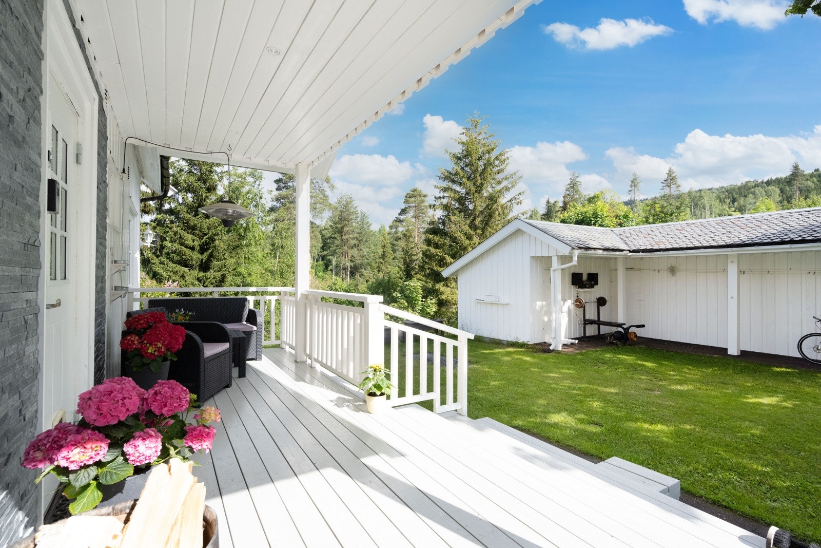 Takoverbygd inngangsparti Galleribilde