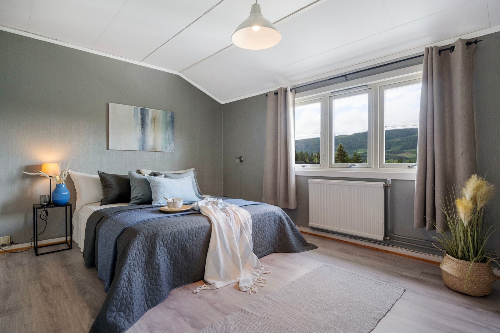 3 av boligens soverom finner du i loftsetasjen Galleribilde