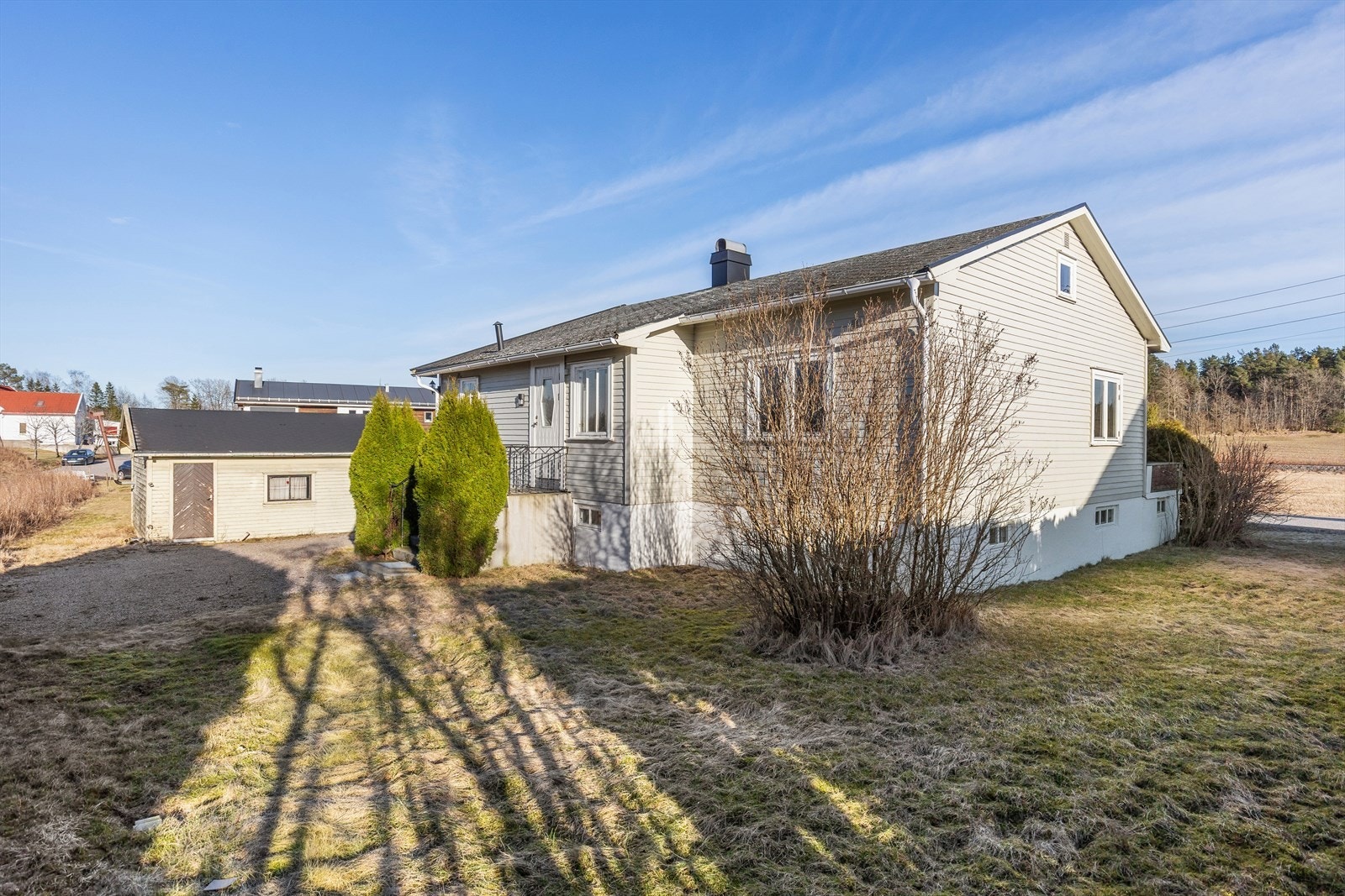 Usjenert og fin beliggenhet, med mye plass rundt egen bolig. Galleribilde