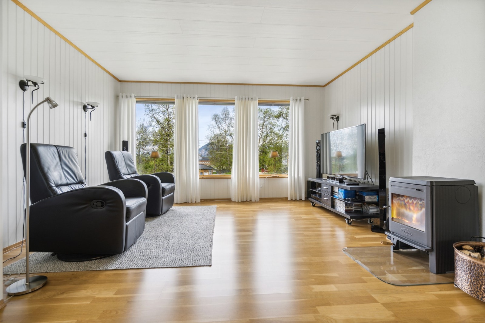 Her er det god plass til sitte- og spisegruppe. Galleribilde