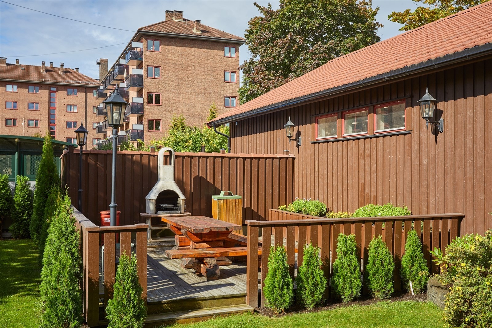 Borettslaget har etablert flere terrasser rundt om i borettslaget. Disse kan fritt benyttes av alle andelseiere, hvor det er satt opp egne grillplasser og sitteplasser Galleribilde