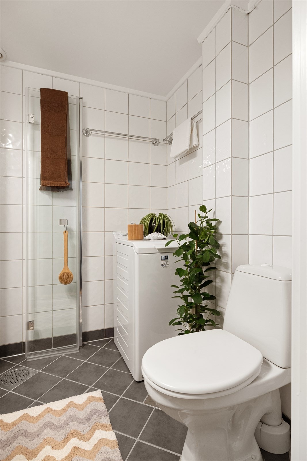 Det er opplegg for vaskemaskin på badet Galleribilde