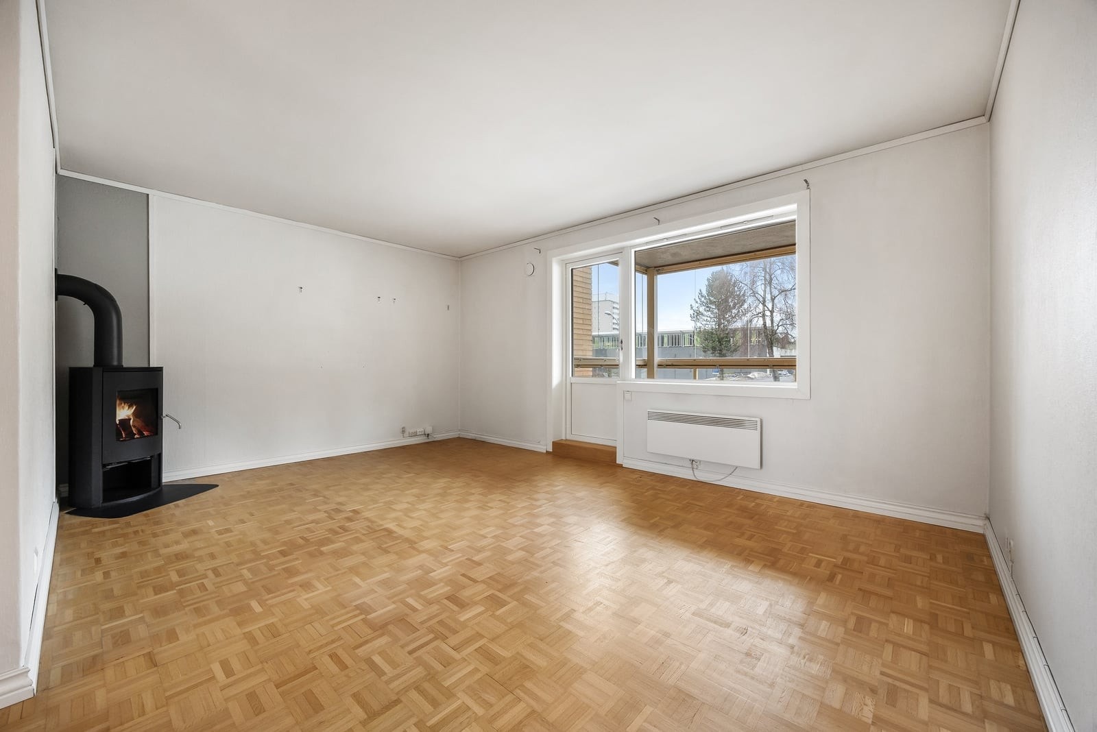 Velkommen til Kranveien 7! Dette er en lys og romslig 3-roms leilighet med en arealeffektiv planløsning. Galleribilde