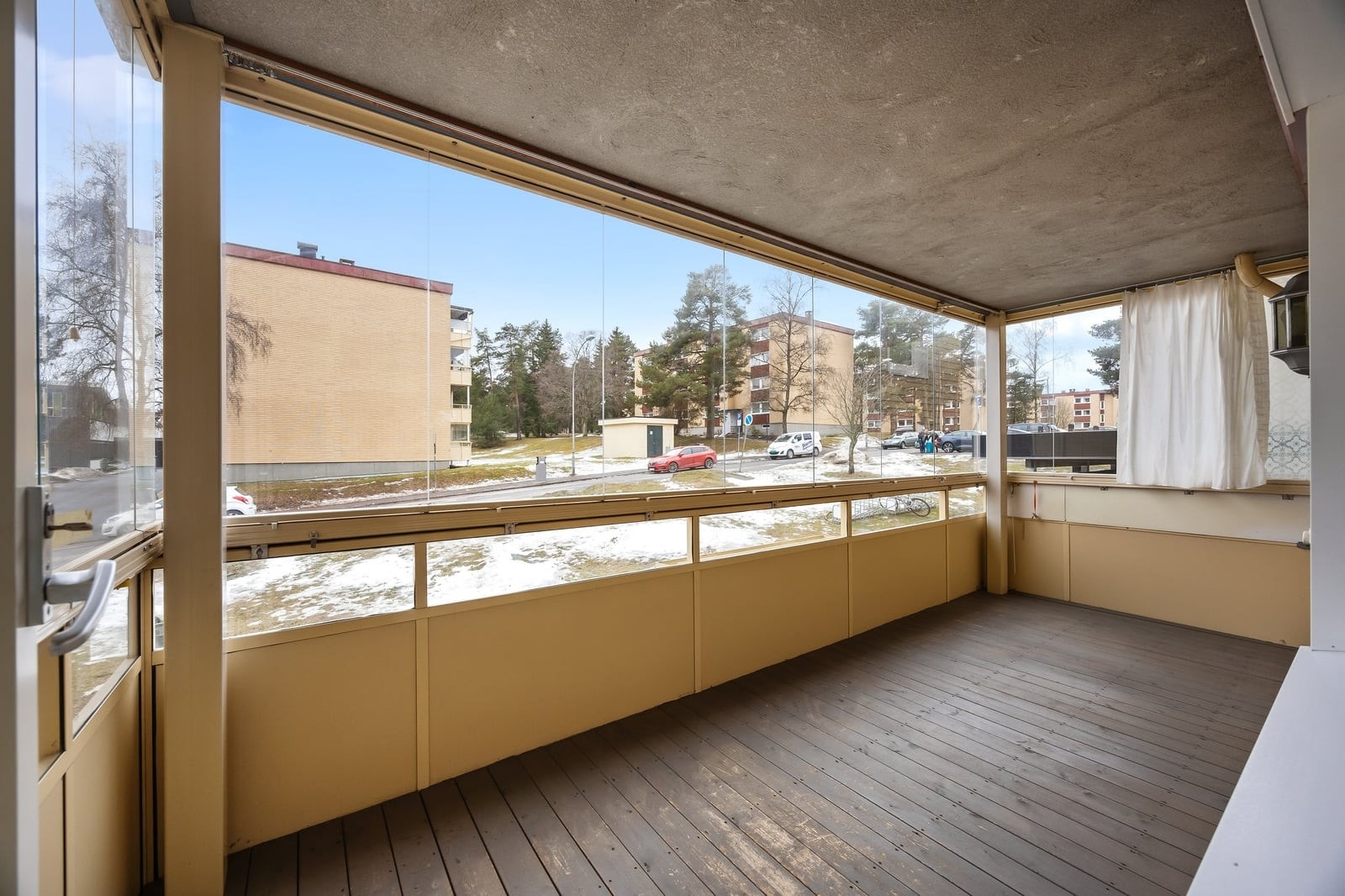 Balkongen er bygget i en solid betong- og metallkonstruksjon. Galleribilde