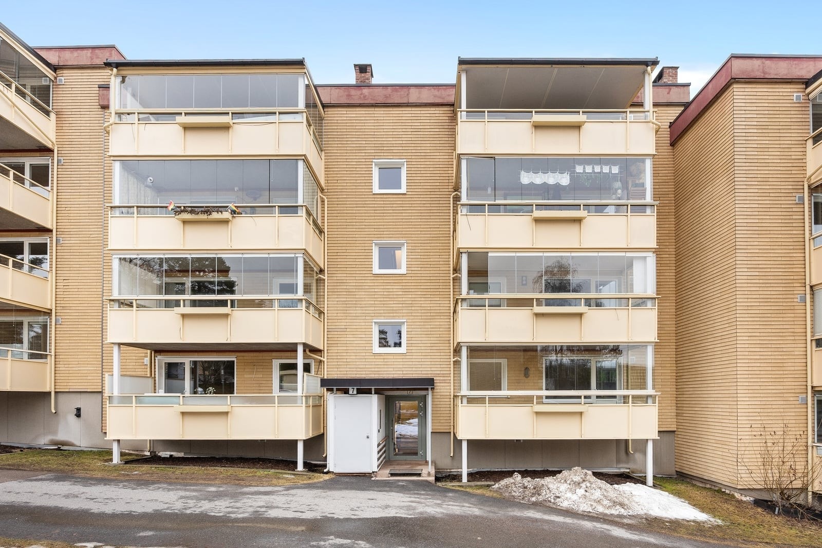 Hverdagslogistikken er enkel med kun fem minutters gange til Trasop skole og kort vei til Rema 1000. Galleribilde