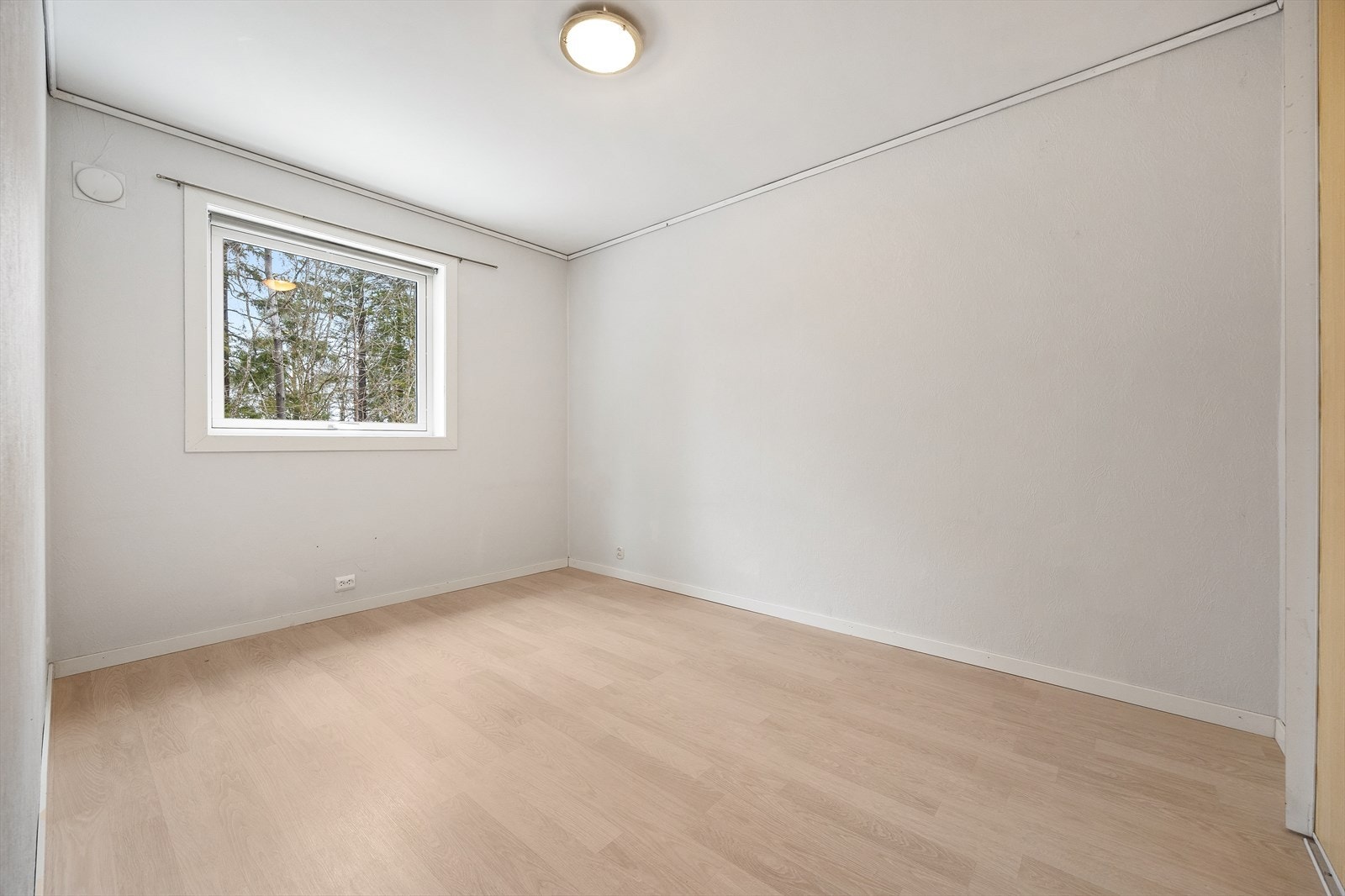 Leiligheten har to gode soverom. Hovedsoverommet har god plass til dobbeltseng. Galleribilde