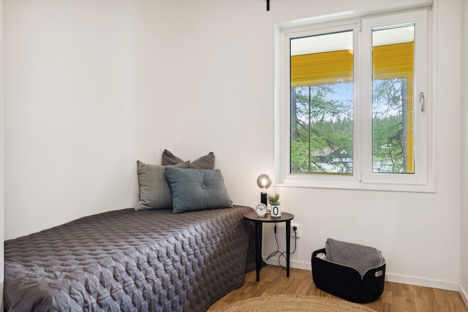 Det andre soverommet egner seg godt som barnerom, gjesterom eller kontor. Også her er det vannbåren gulvvarme. Galleribilde