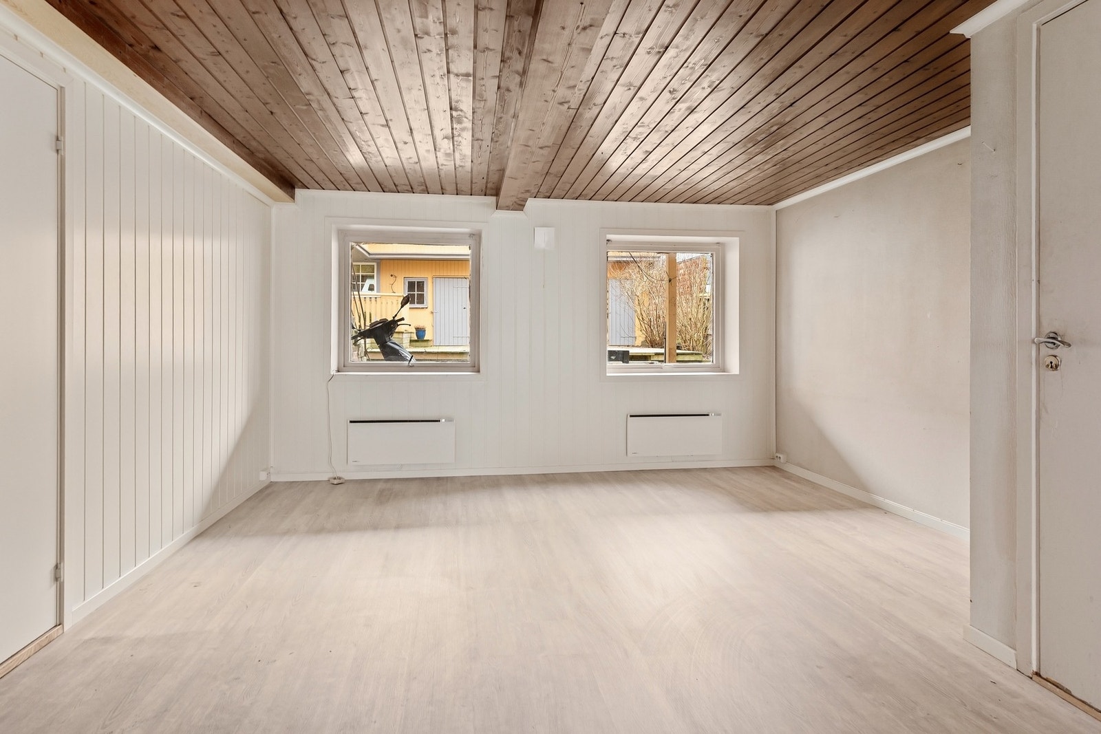 Stuen vender inn mot bakgården. Galleribilde