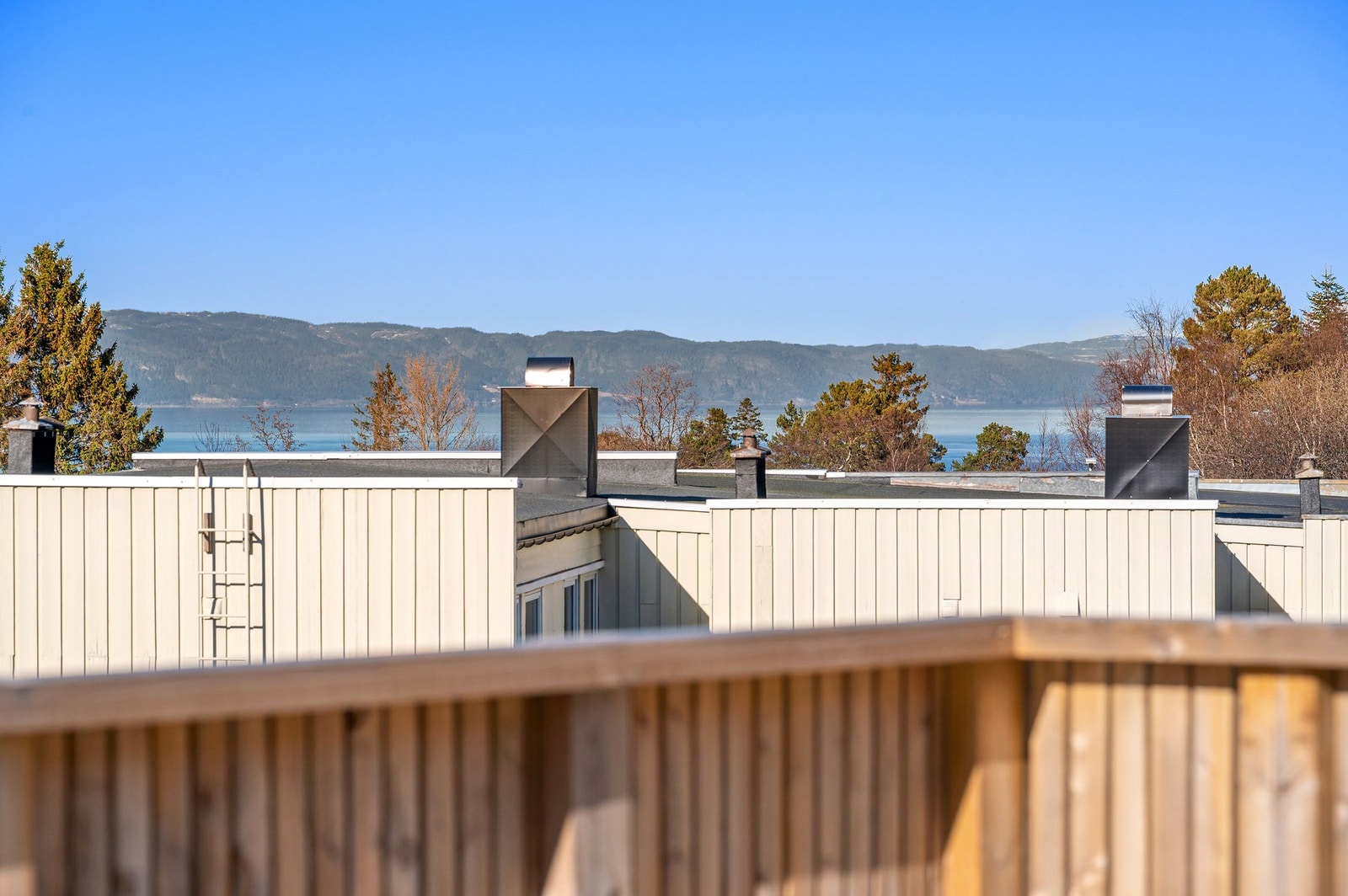 Utsiktsbilde mot Trondheimsfjorden. Galleribilde