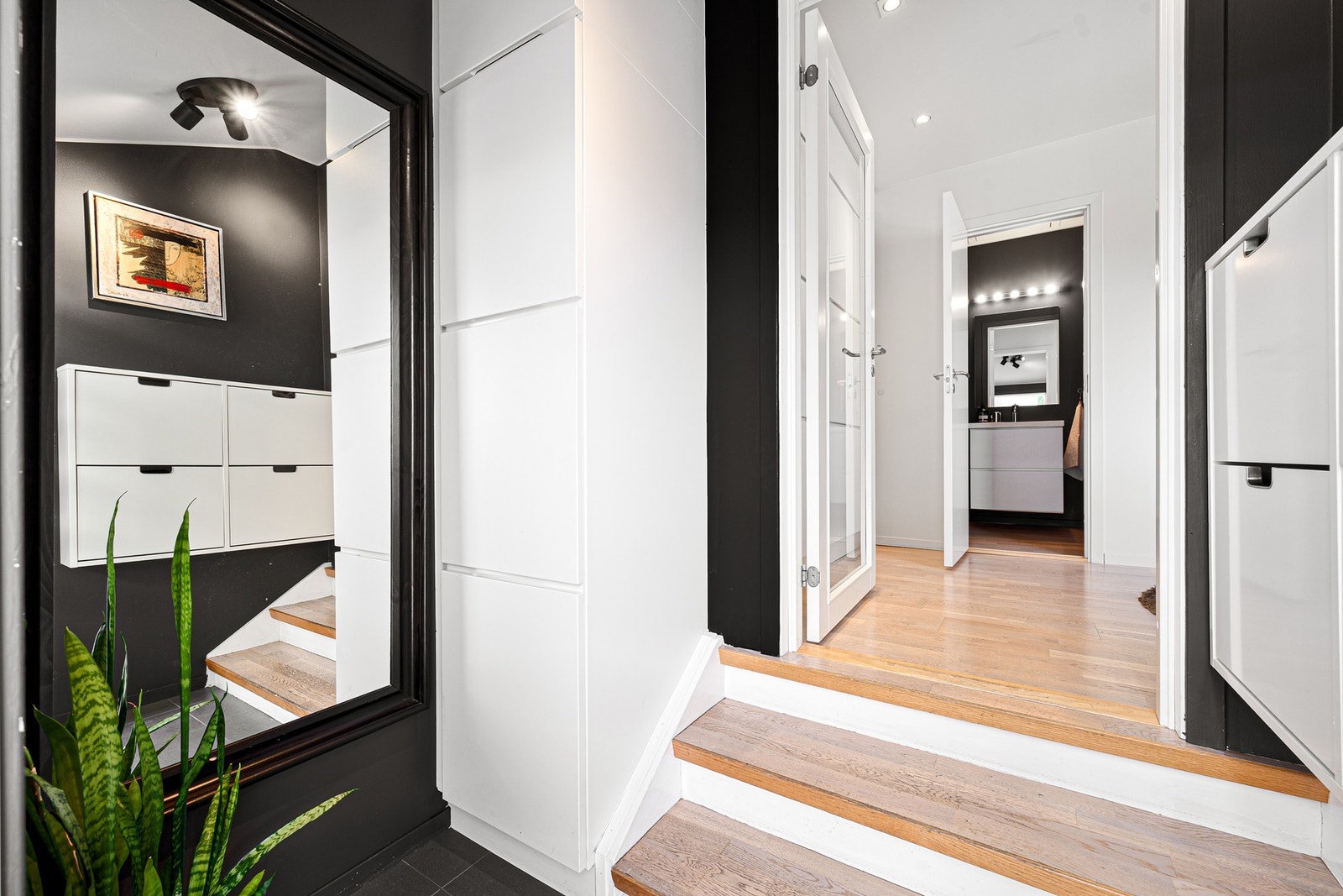 Innbydende entré i 1.etasje. Galleribilde