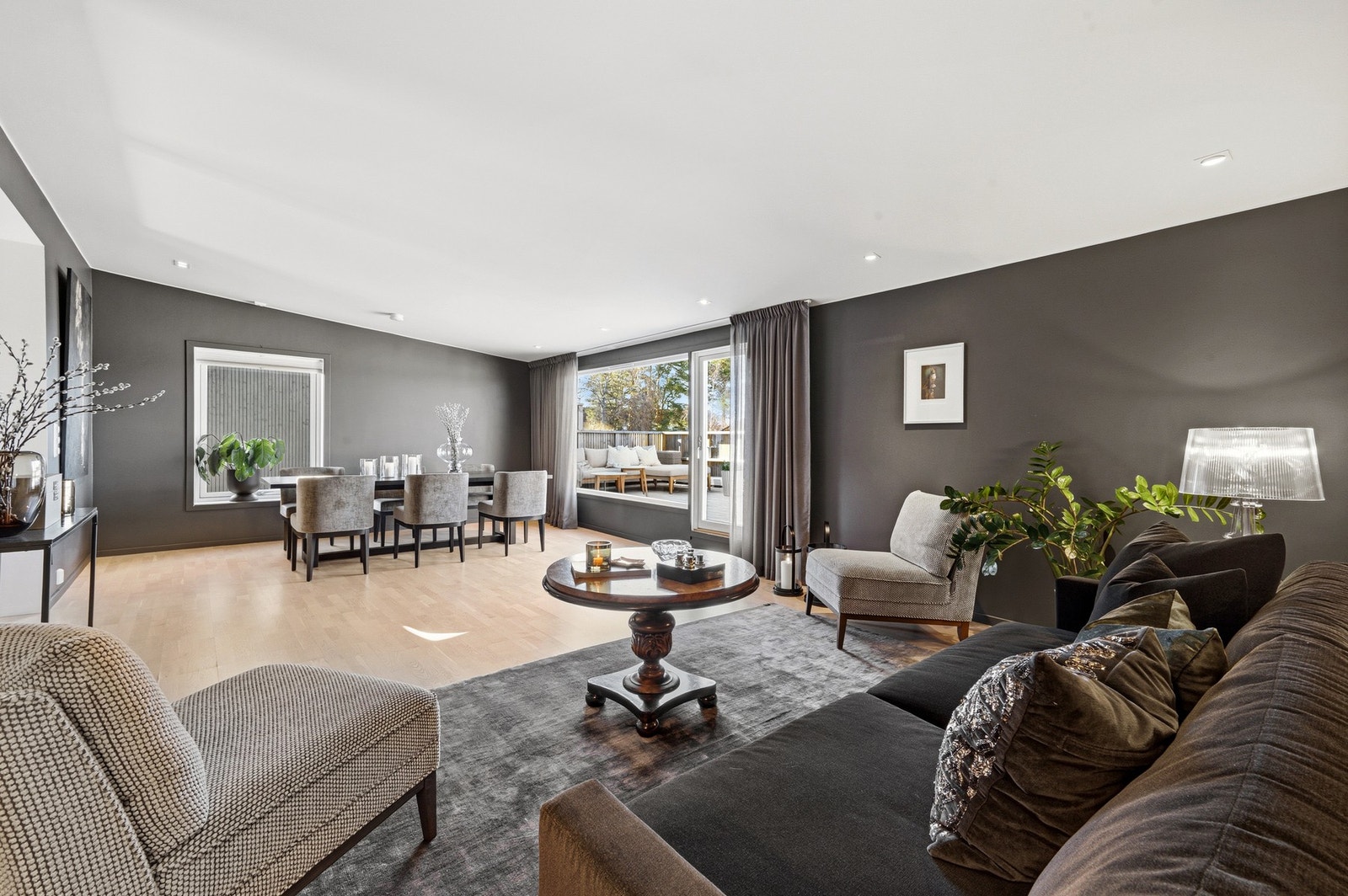 Nå har du muligheten til å sikre deg en stilren og svært oppgradert tomannsbolig på Charlottenlund. Galleribilde