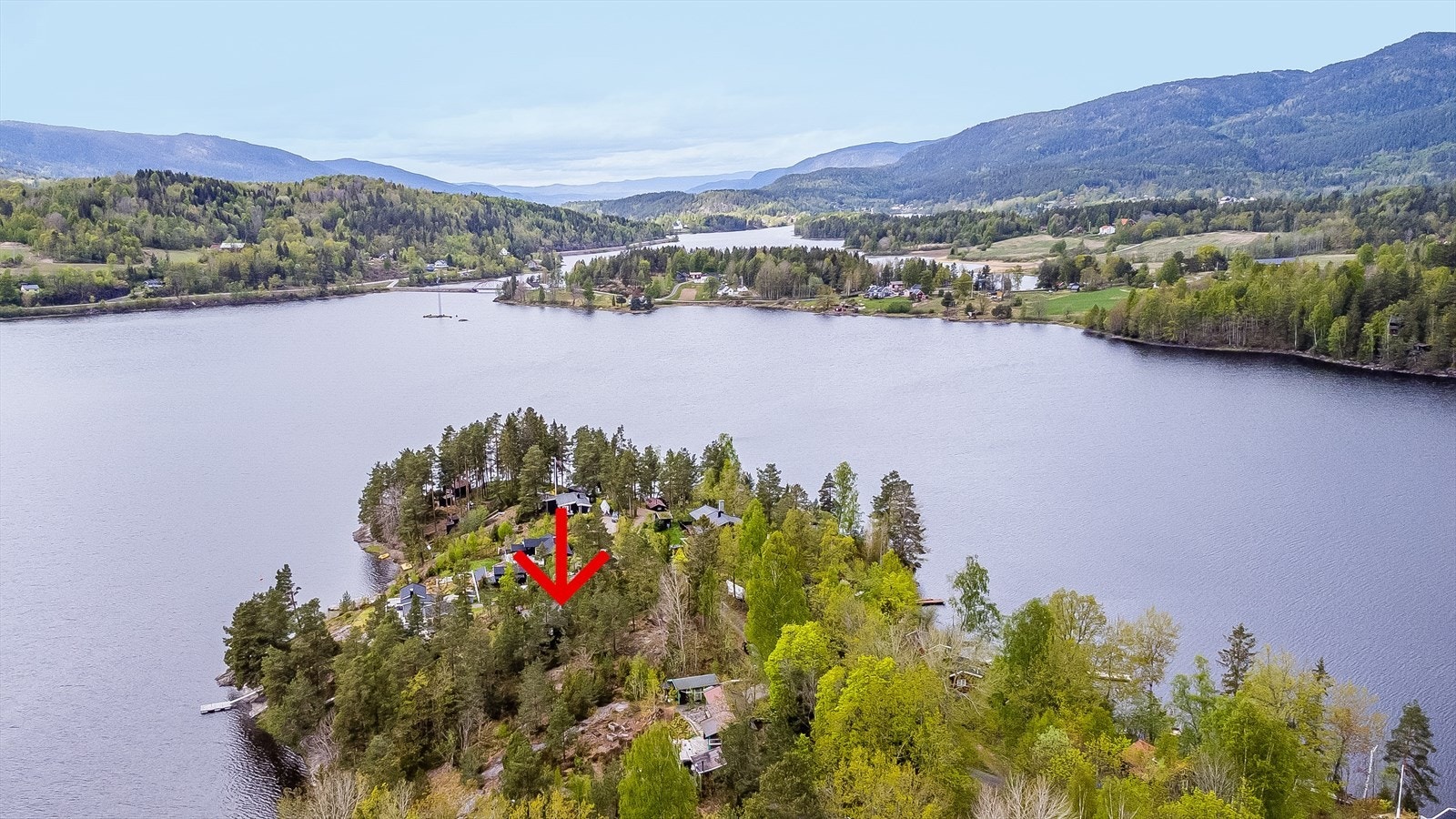 Velkommen til Nesveien 44. Dronefoto: Robert Christensen Galleribilde