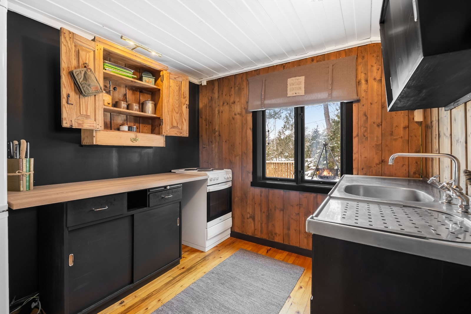 Kjøleskap og komfyr medfølger Galleribilde