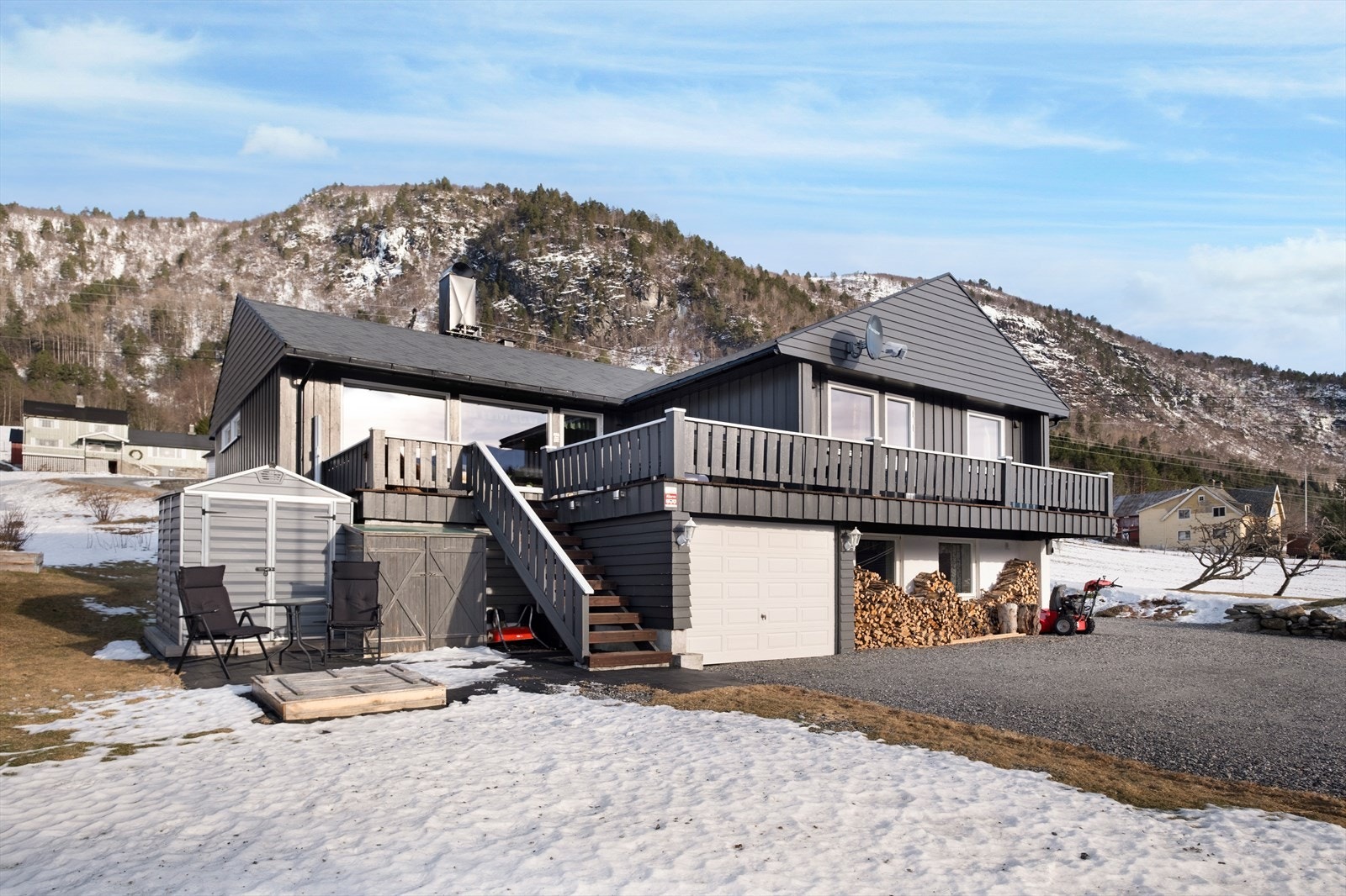 Øvre Ovrå 6 | Presenteres av Terje Hoel, Eiendomsmegler MNEF, Notar | Foto; Ingvald Kaldhussæter, Notar. Galleribilde