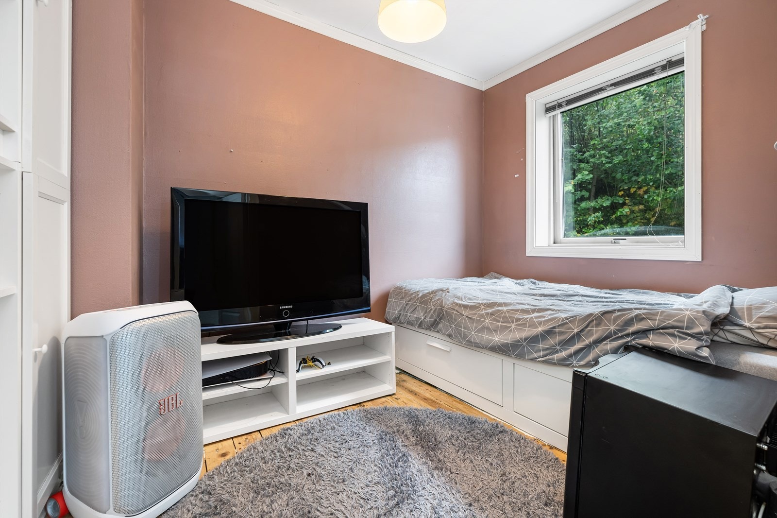 Soverom med plass til seng og øvrig møblering. Galleribilde