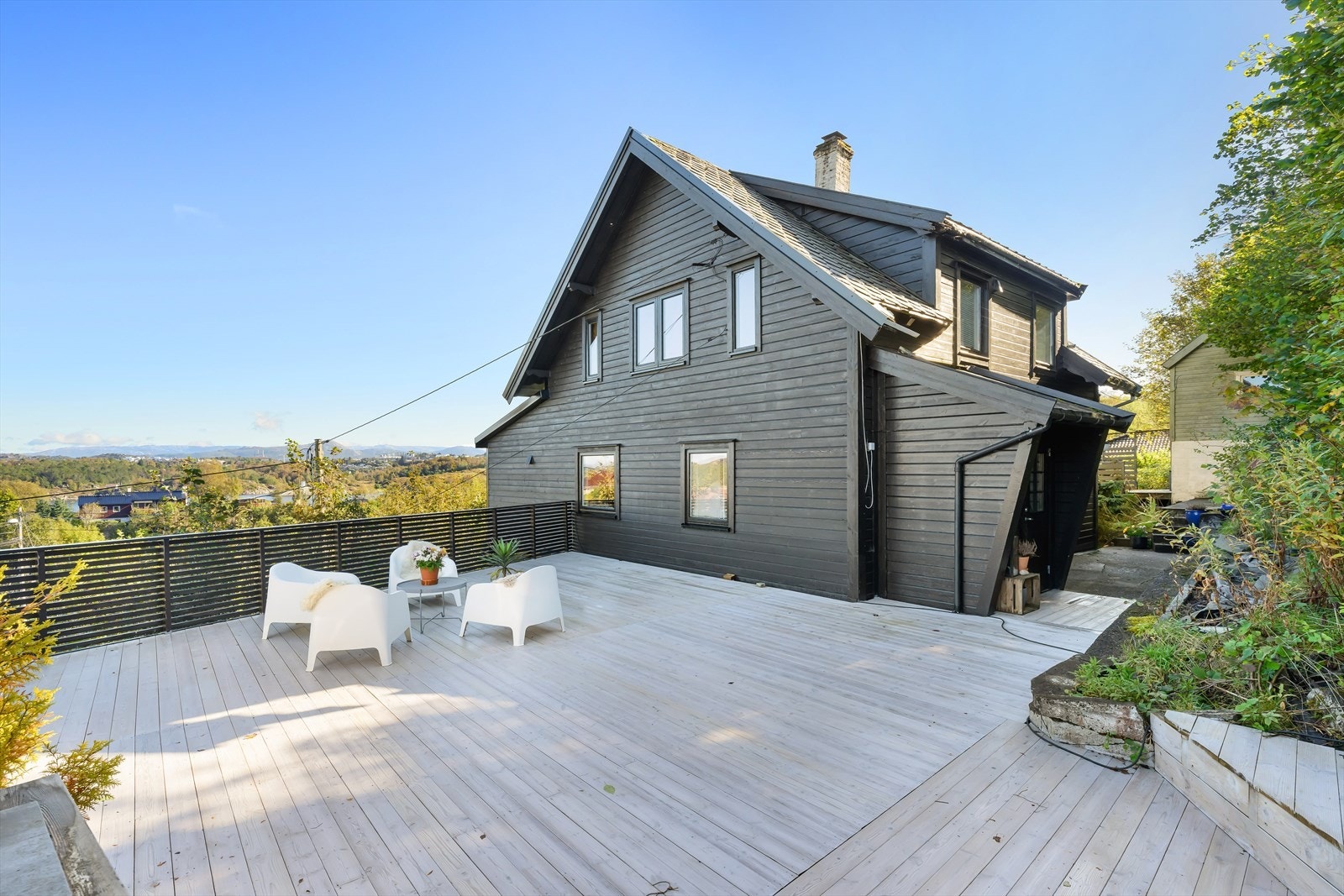 EiendomsMegler 1 v/Merete Seim har gleden av å presentere Kolltveitvegen 112. Galleribilde