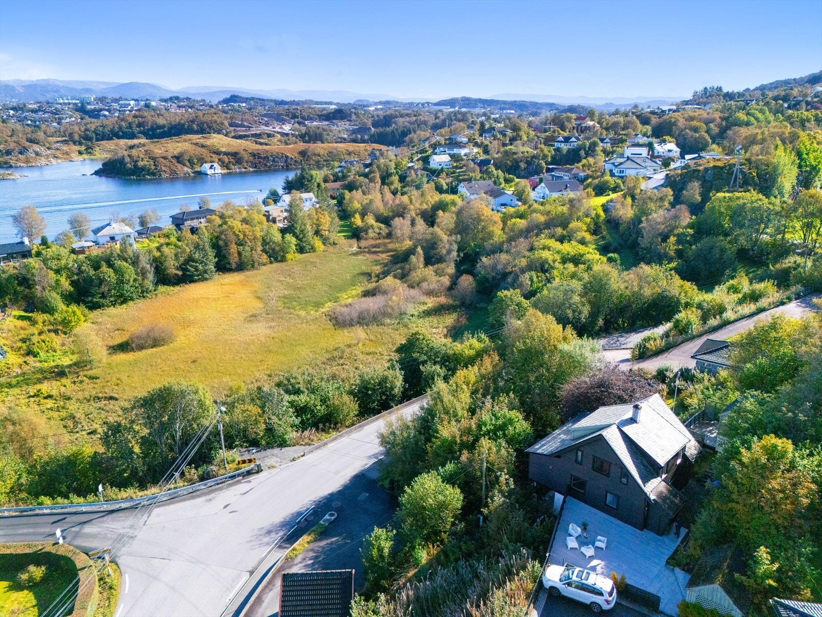 Fin eiendom med stort potensiale og god beliggenhet Galleribilde