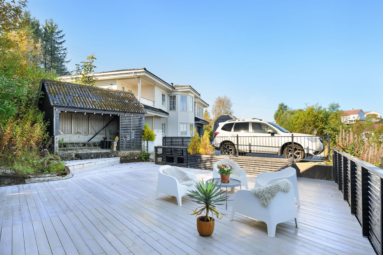 Fra boligen er det umiddelbar nærhet til busstopp - svært praktisk om du vil reise kollektivt. Galleribilde