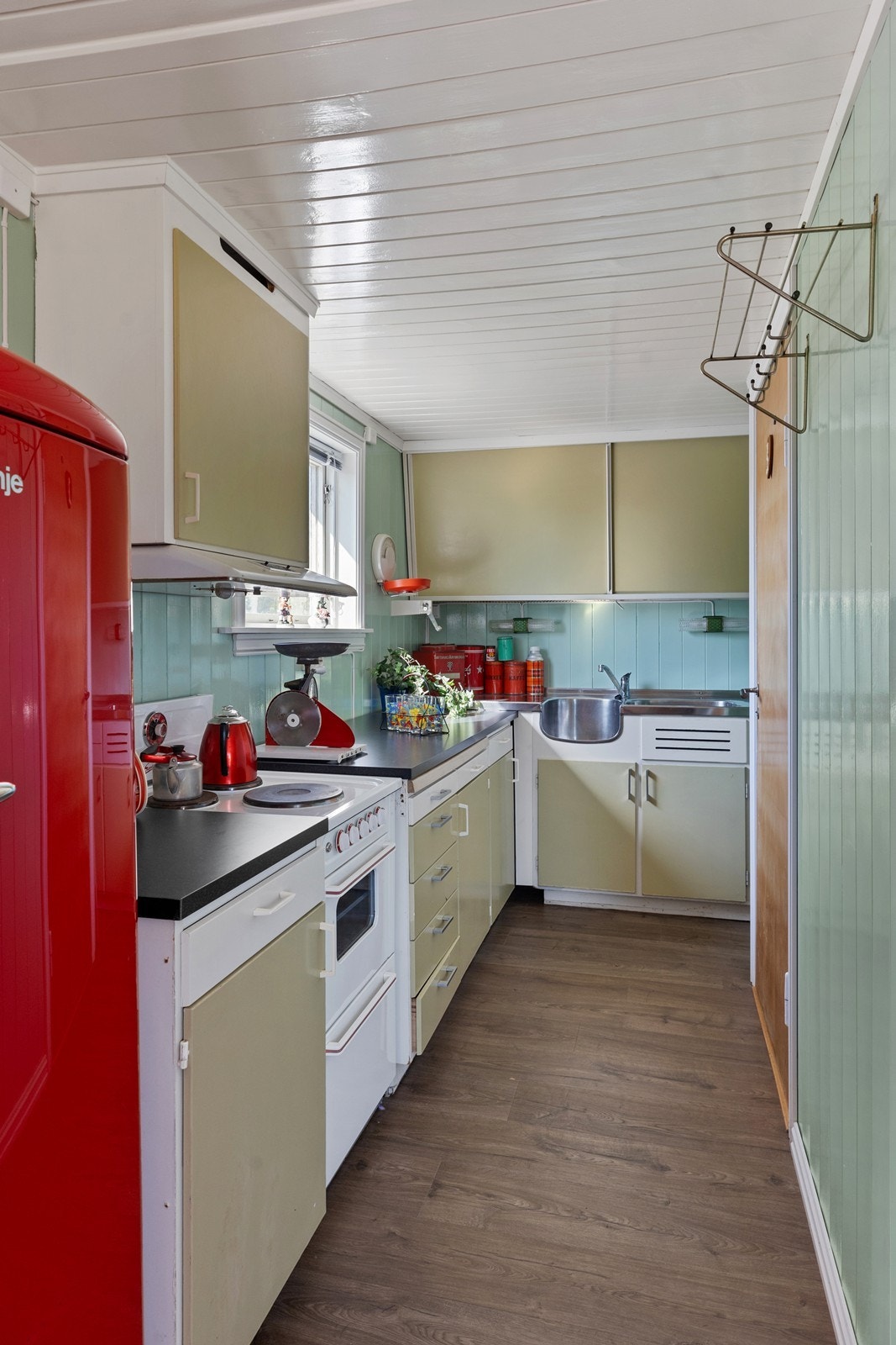 Kjøkkeninnredningen i kårboligen Galleribilde