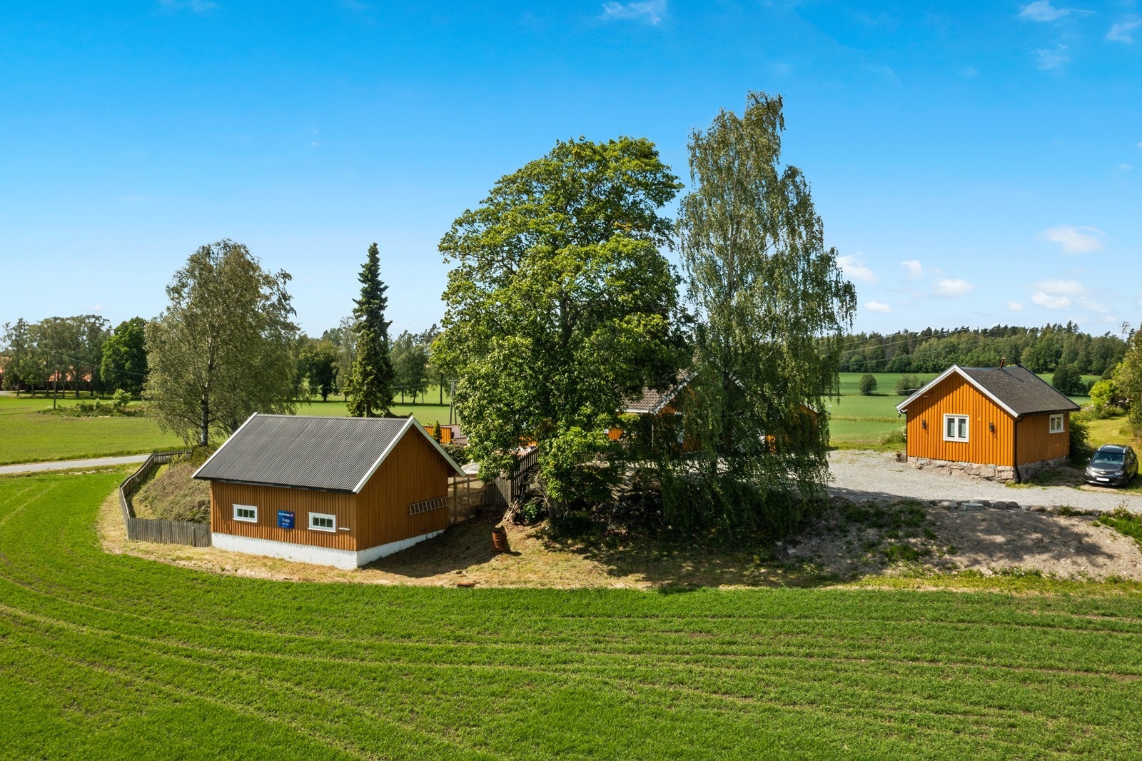 Drone over tunet Galleribilde