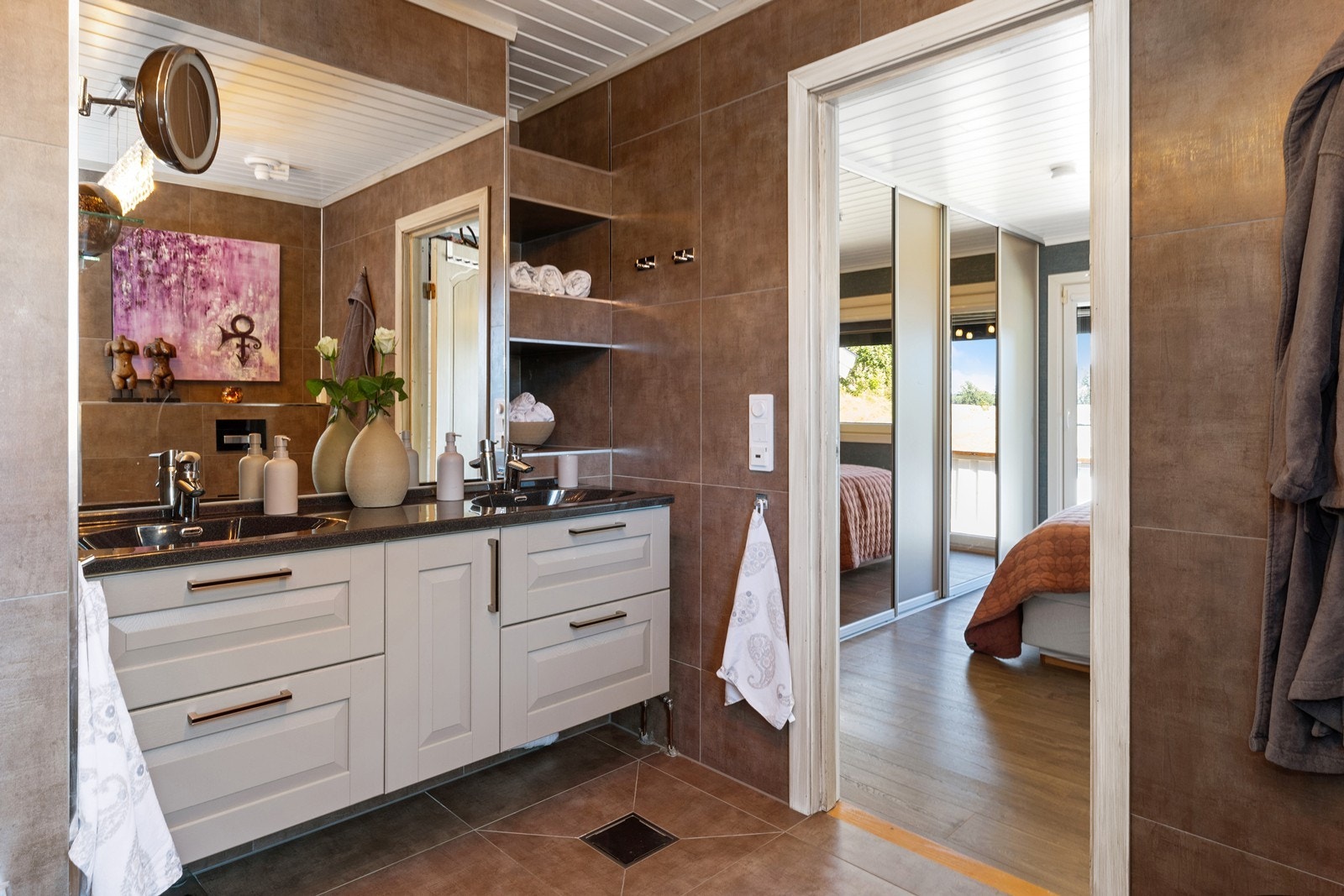 Bad i tilknytning til hovedsoverommet, luksus ! Galleribilde