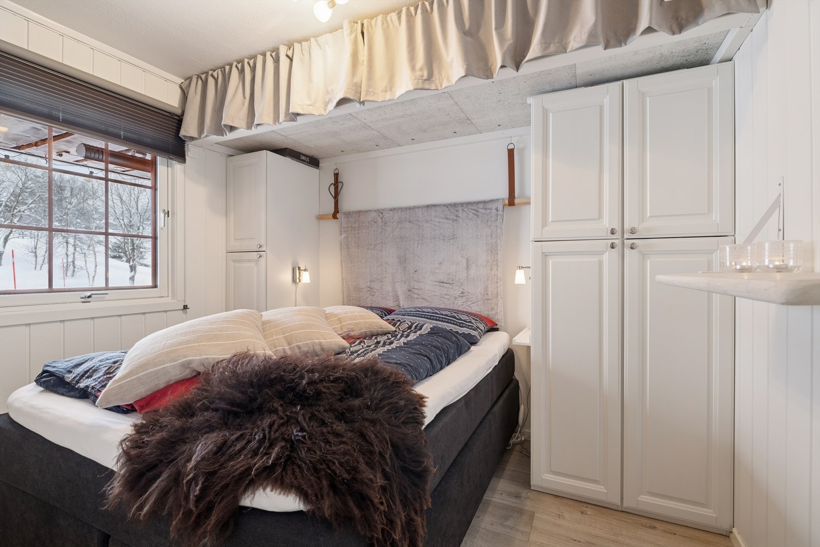 Garderobe. Galleribilde