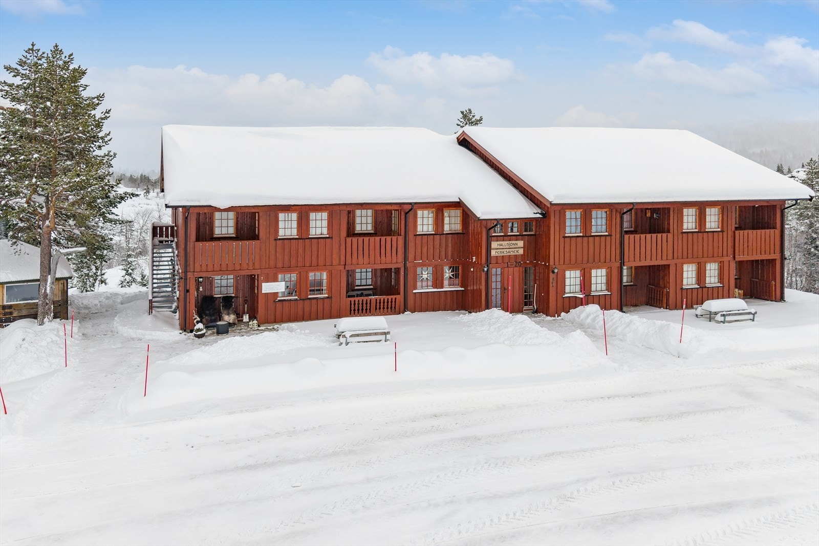 Her får du ekte høyfjellsstemning med natur som strekker seg fra ca. 800 til 1500 moh., omgitt av langstrakte fjellrygger, topper i alle størrelser og idylliske vann. Området byr på fantastiske tur- og rekreasjonsmuligheter året rundt. Galleribilde