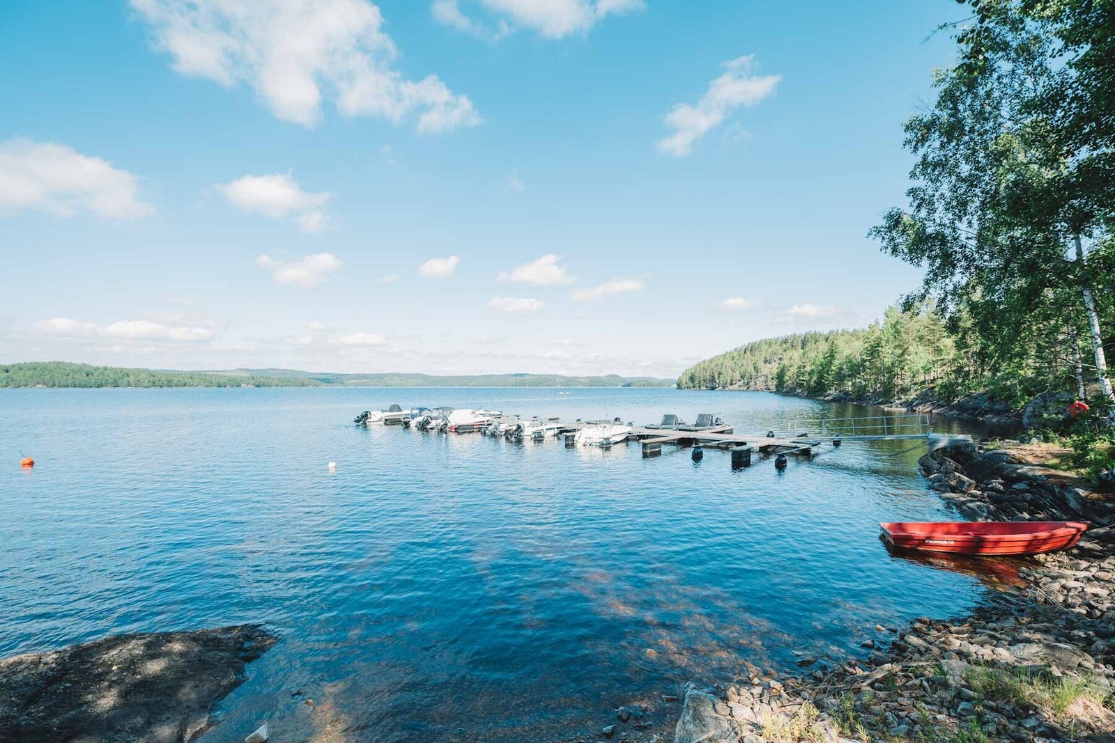 Foto fra brygga nedenfor hytteområdet Galleribilde