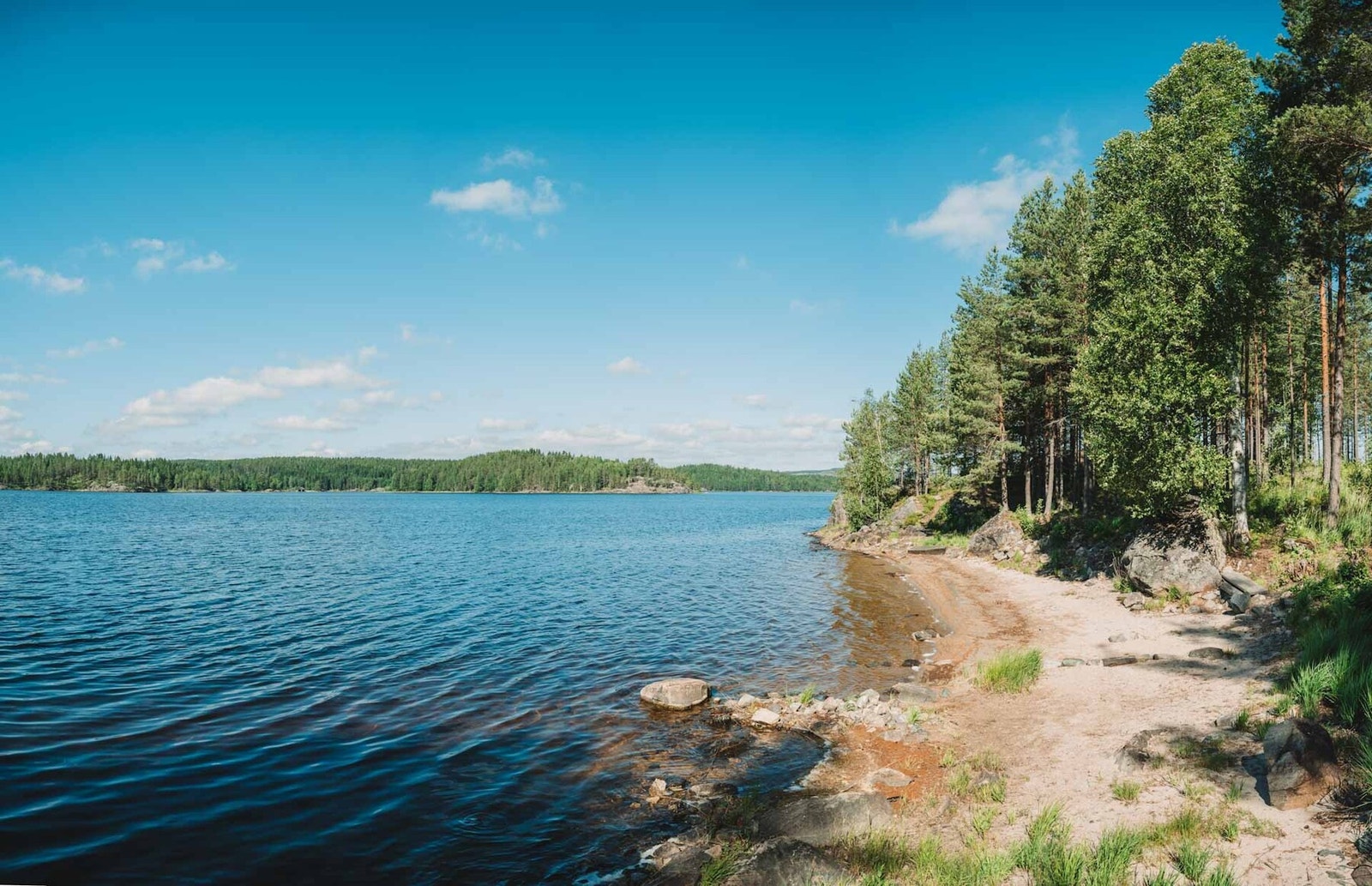 Foto fra en av flere strender langs Setten Galleribilde