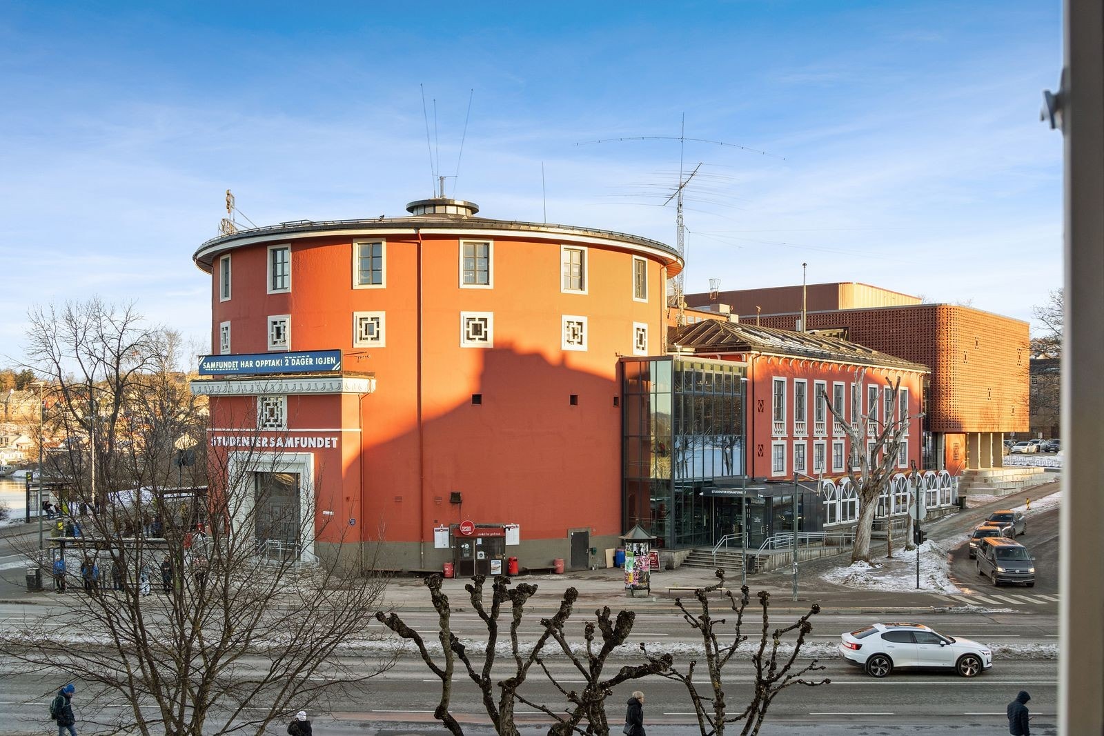 Fra stuen og balkong har du utsikt mot Studentersamfundet Galleribilde