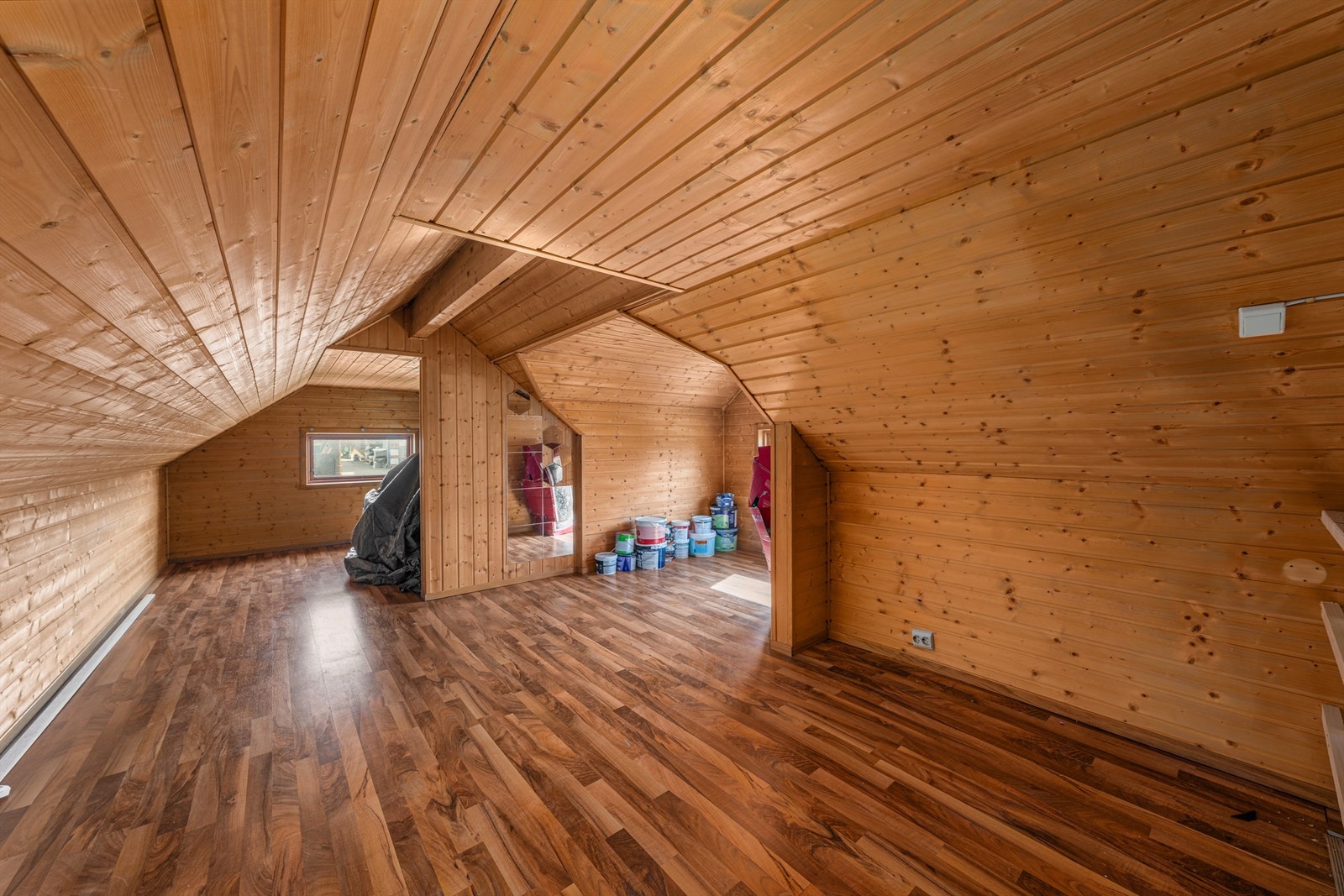 Loft på garasje. Ikke godkjent for varig opphold eller bruksendret. Galleribilde