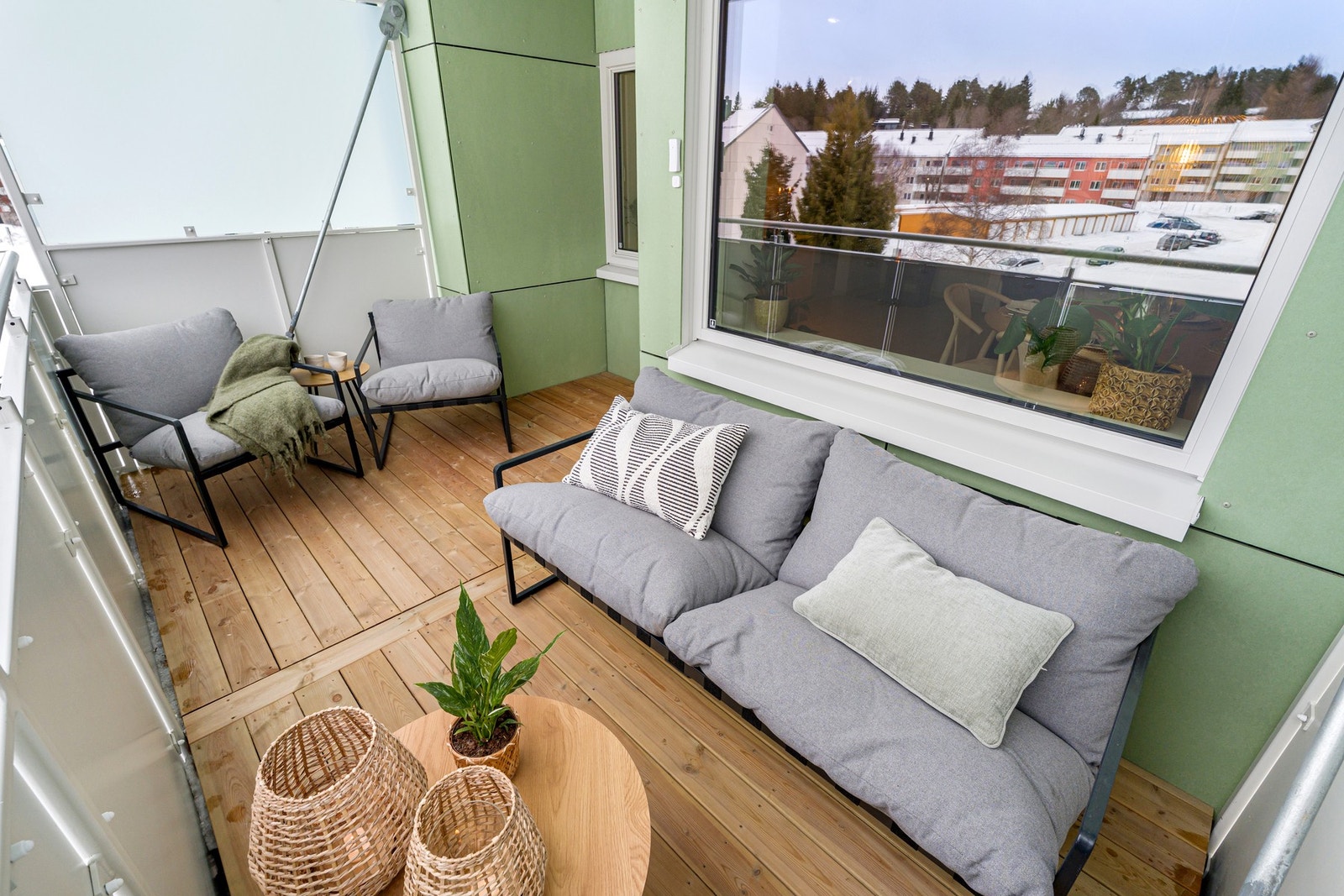 Balkong med plass til ønsket sittegruppe. Galleribilde